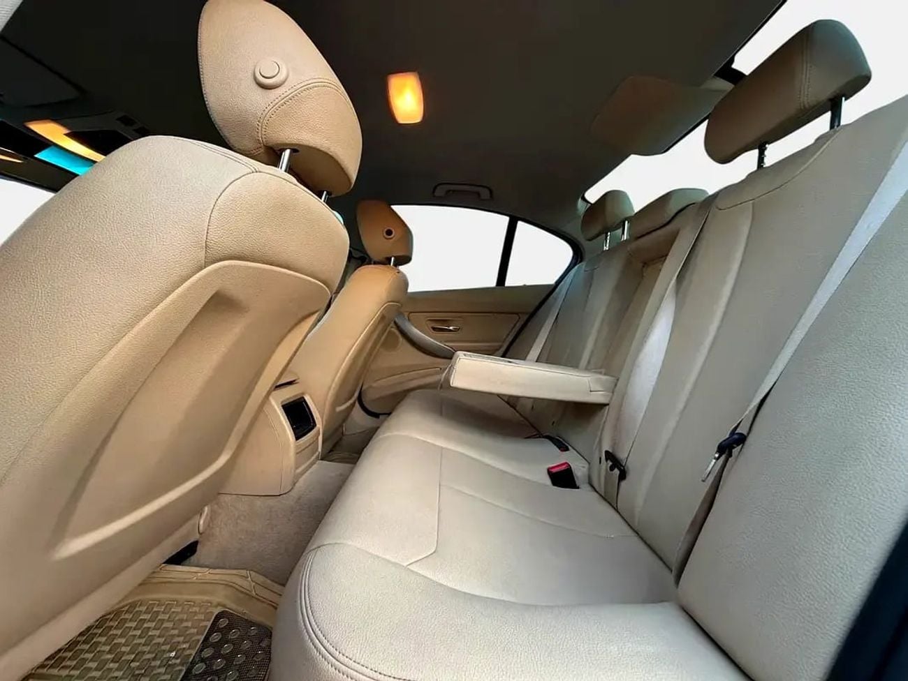 BMW 320i STANDARD 320i | 2.0L TURBO | 184 HP | GCC SPECS