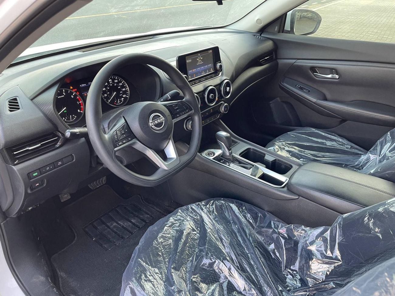 Nissan Sentra 2.0L V4 / FULL OPTION / LOW MILEAGE / RADAR / ROAD ASSIST / BLIND SPOT / RIMS