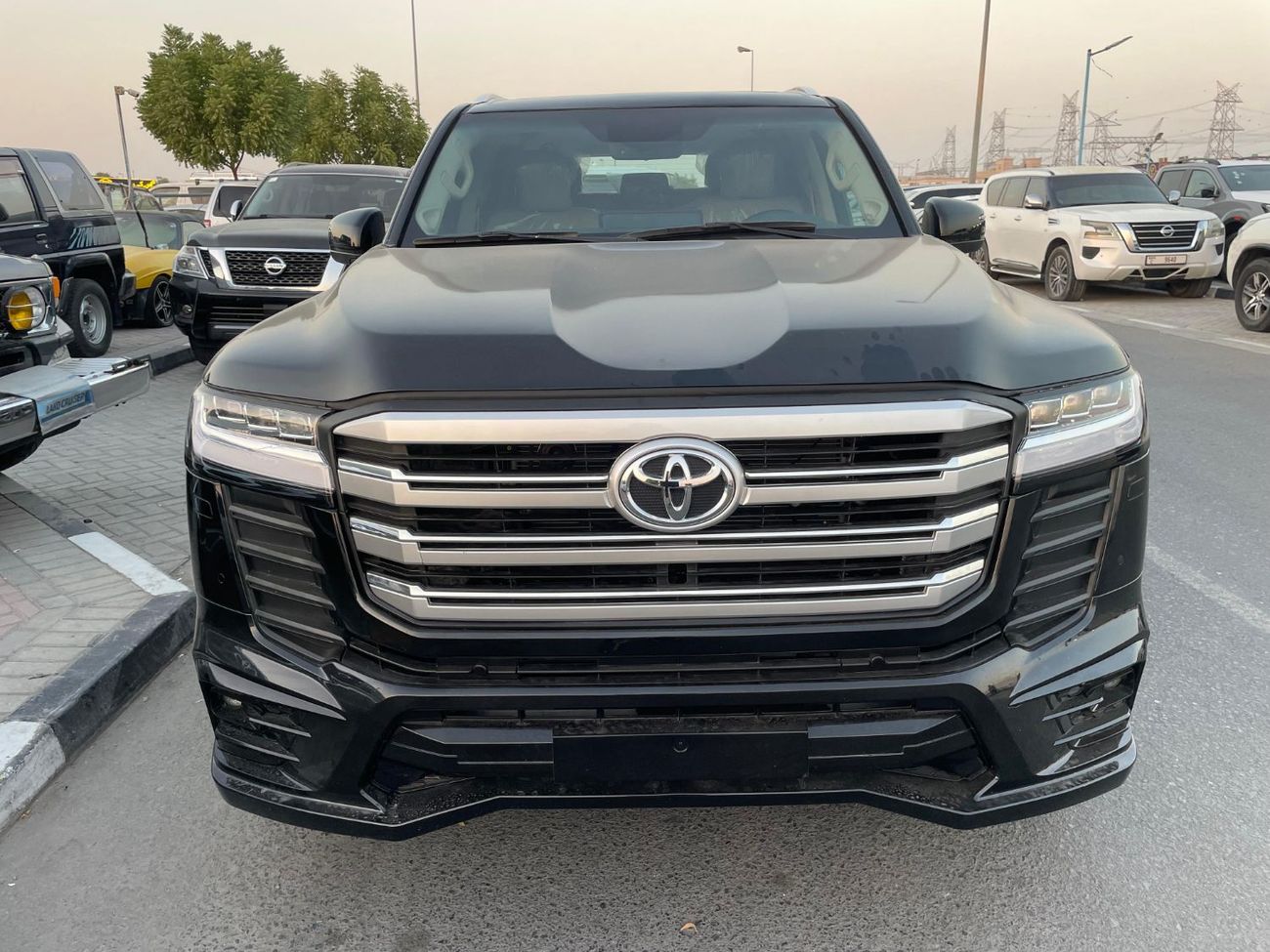 تويوتا لاند كروزر Toyota landcruise 2024 Model GXR 4.0L colour Black Transmission Automatic Interior Beige 7seats leat