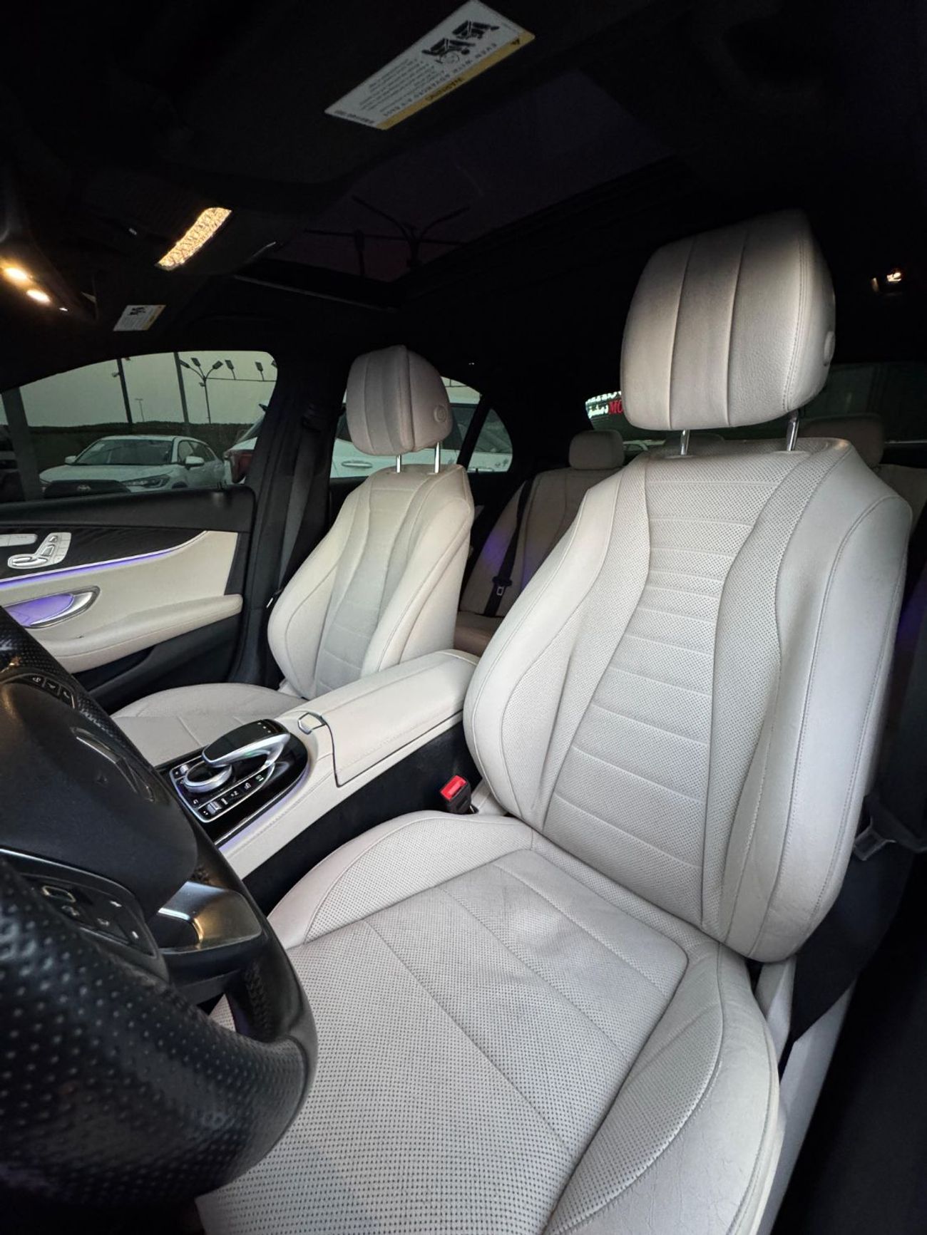 Mercedes-Benz E300 Premium 2.0L