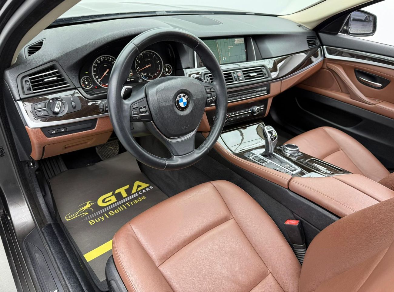 BMW 528i  2015 BMW 528i, Full Service History, Power Sunroof, Excellent Condition, GCC