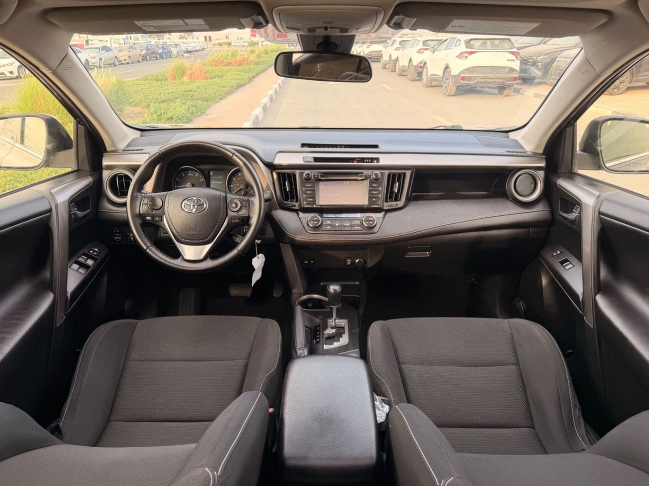 Toyota RAV4 XLE 2.5L / Sunroof, 4WD Full option