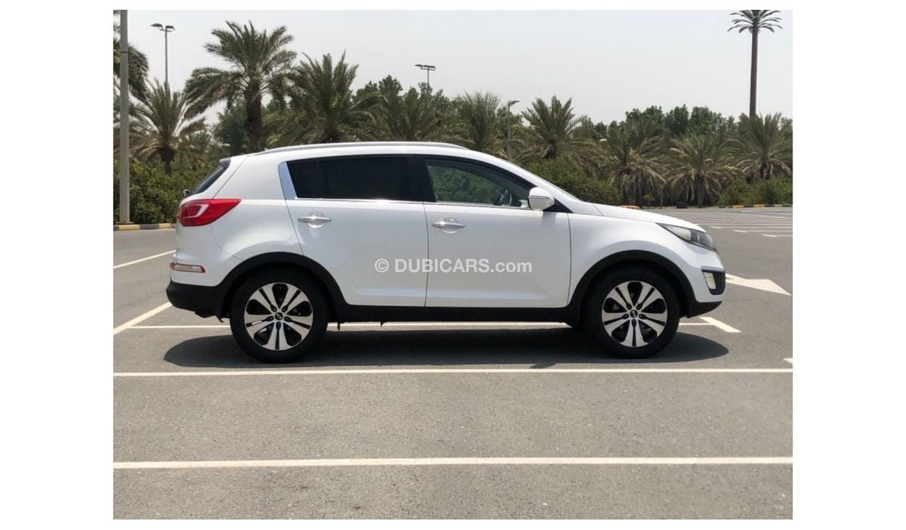 Kia Sportage MODEL 2013 GCC CAR PERFECT CONDITION INSIDE AND OUTSIDE FULL PANORAMIC ROOF