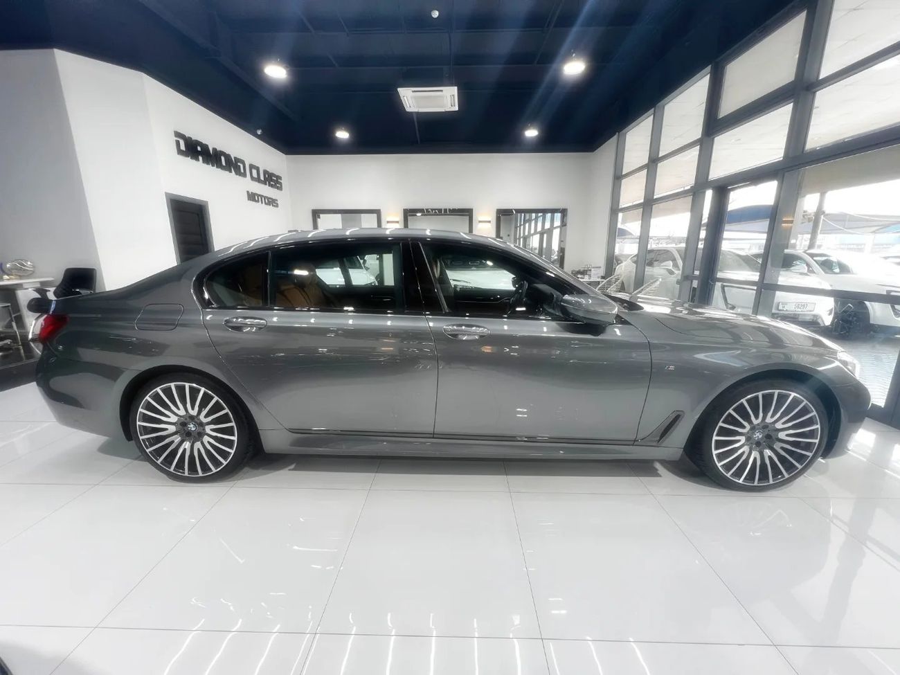 بي أم دبليو 750Li xDrive M Sport Executive 4.4L