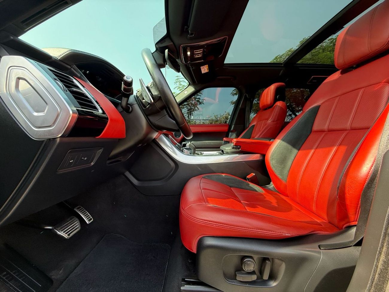 Land Rover Range Rover Sport HSE Dynamic 3.0L RANGE ROVER HSE DYNAMIC 2018 GCC V6 SUPERCHARGED SERVICE HISTORY FULL OPTIONS