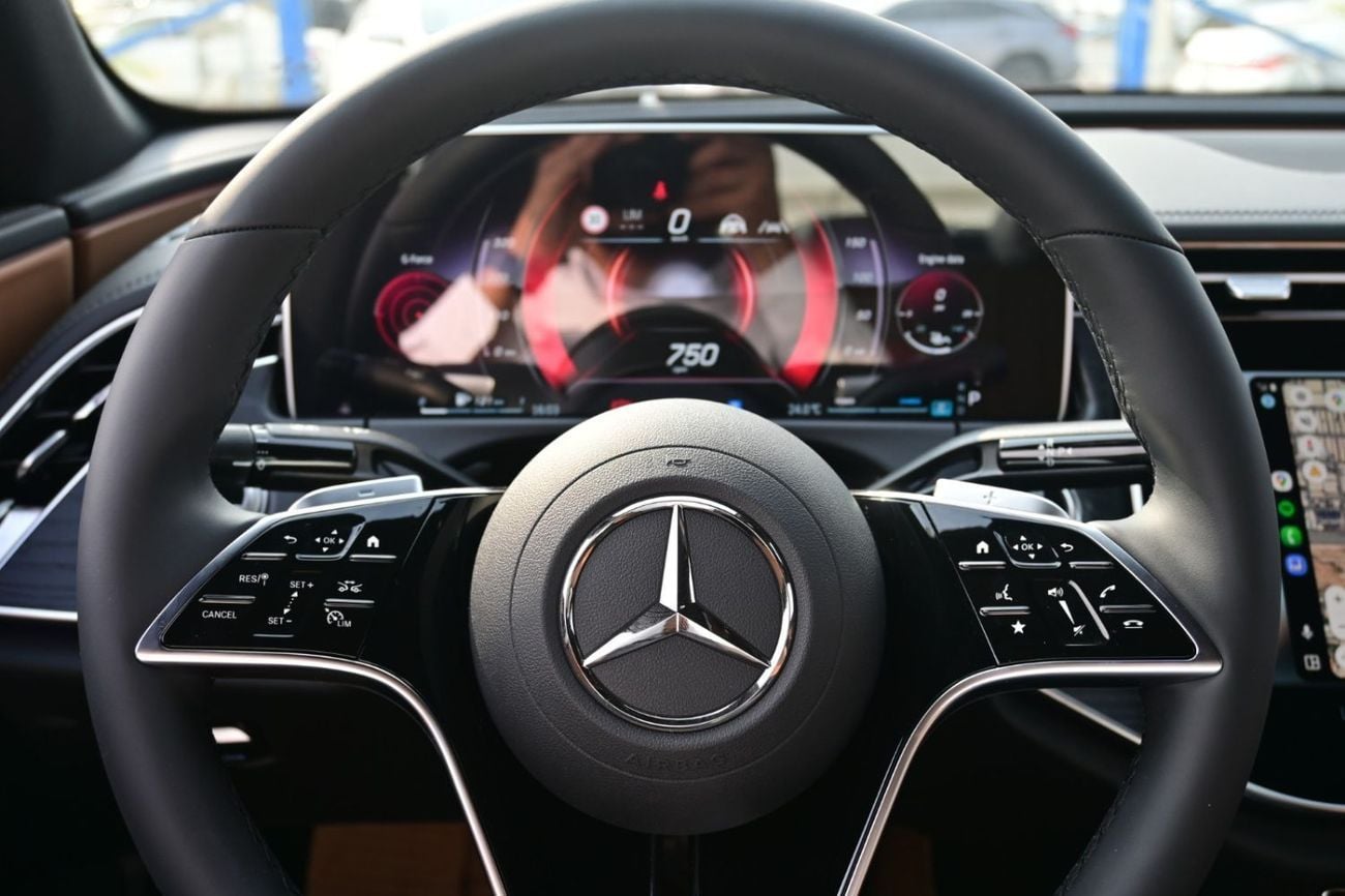 Mercedes-Benz E200 Mercedes-Benz E200 2.0L Turbo + Mild Hybrid Color Black Model2026