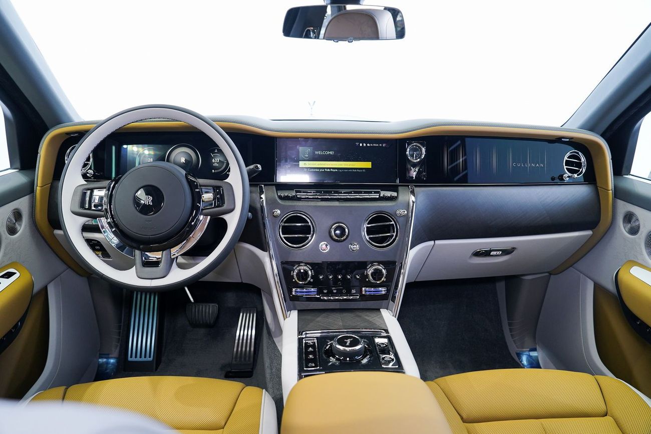 Rolls-Royce Cullinan SILVER BADGE