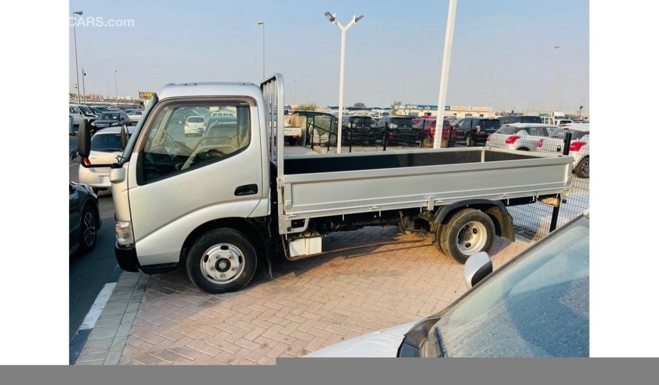 Toyota Dyna Dyna Diesel 2 ton model 2014 Automatic