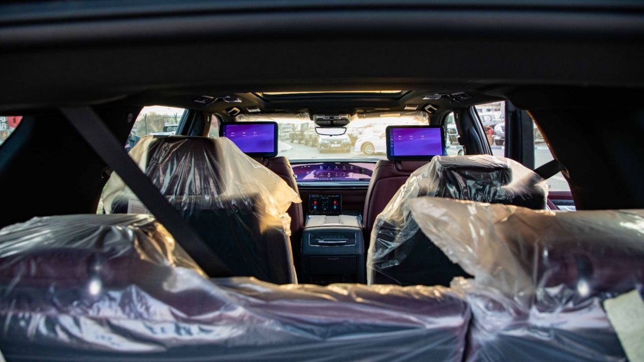 كاديلاك إسكالاد Sport 6.2L AWD | 2025 | For Export Only