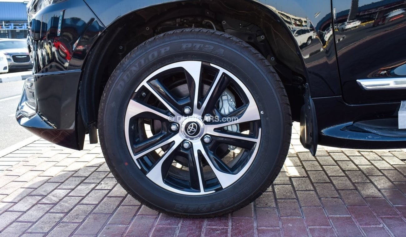 تويوتا لاند كروزر VXR Grand Touring S 5.7 V8 فقط للتصدير