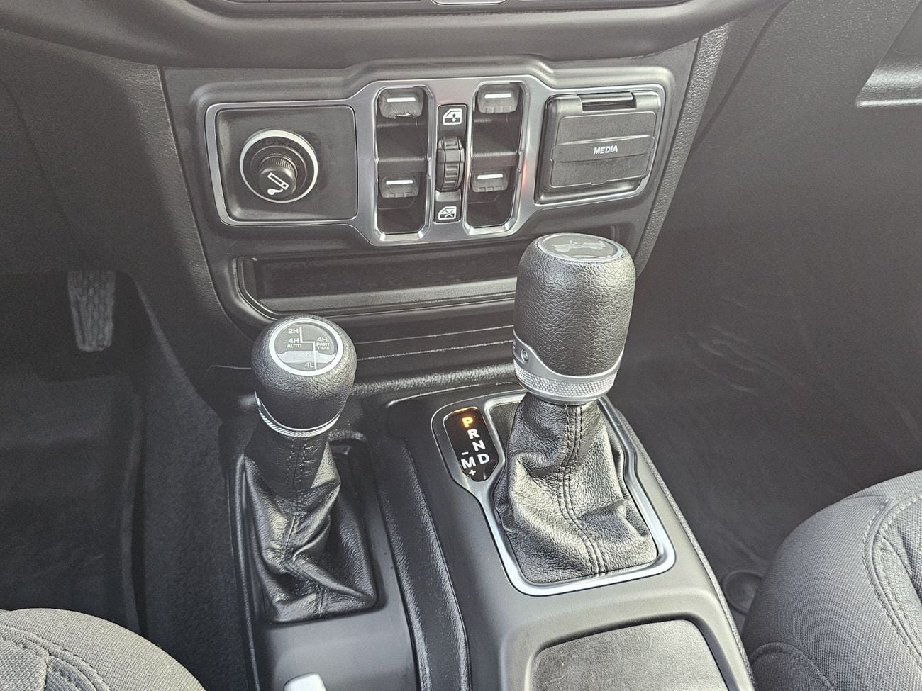 Jeep Wrangler Sport 3.6L A/T (5 Seater)