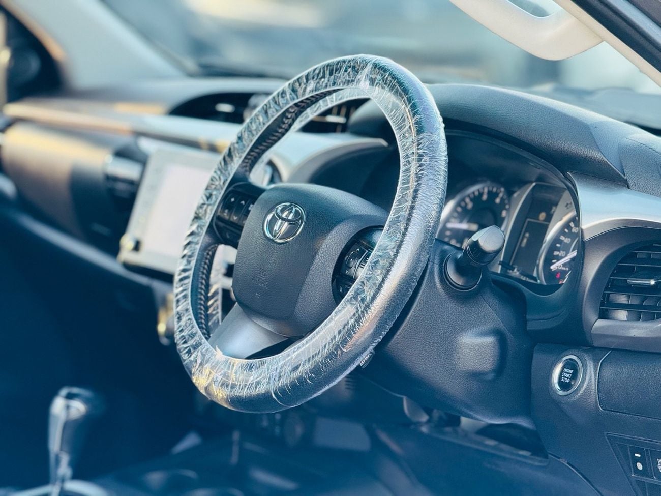 تويوتا هيلوكس Full option top of the range