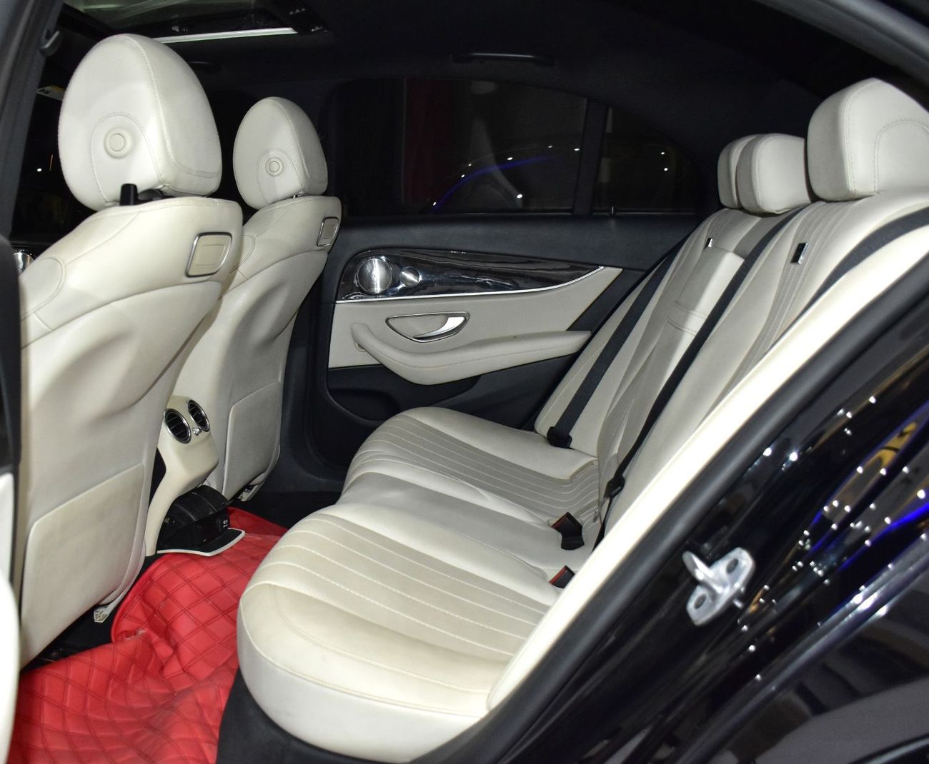 مرسيدس بنز E300 EXCELLENT DEAL for our Mercedes Benz E300 ( 2019 Model ) in Black Color American Specs