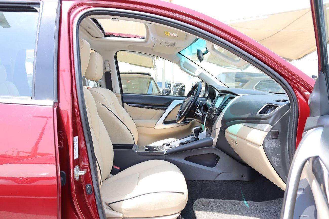 Mitsubishi Montero GLS Top ACCIDENTS FREE - GCC - ORIGINAL PAINT - PERFECT CONDITION INSIDE OUT