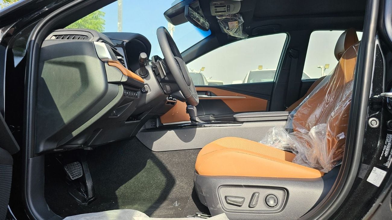 Toyota Camry Toyota Camry Lumiere, 2.5L Hybrid with Seat Memory & Ventilation, Radar, 360 Camera