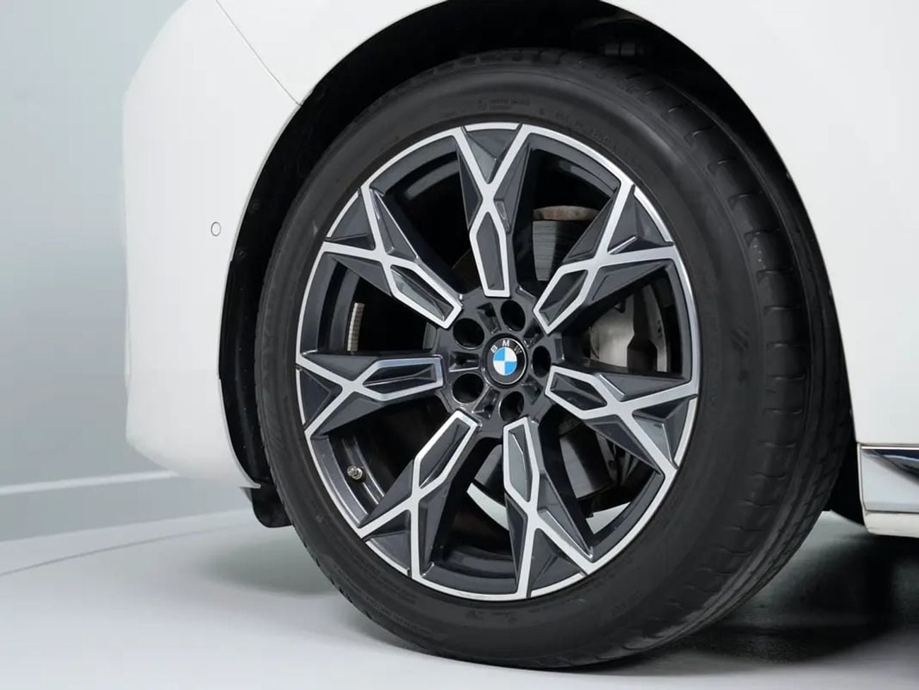 BMW 735i BUSINESS EXCELLENCE 735i GCC Specs