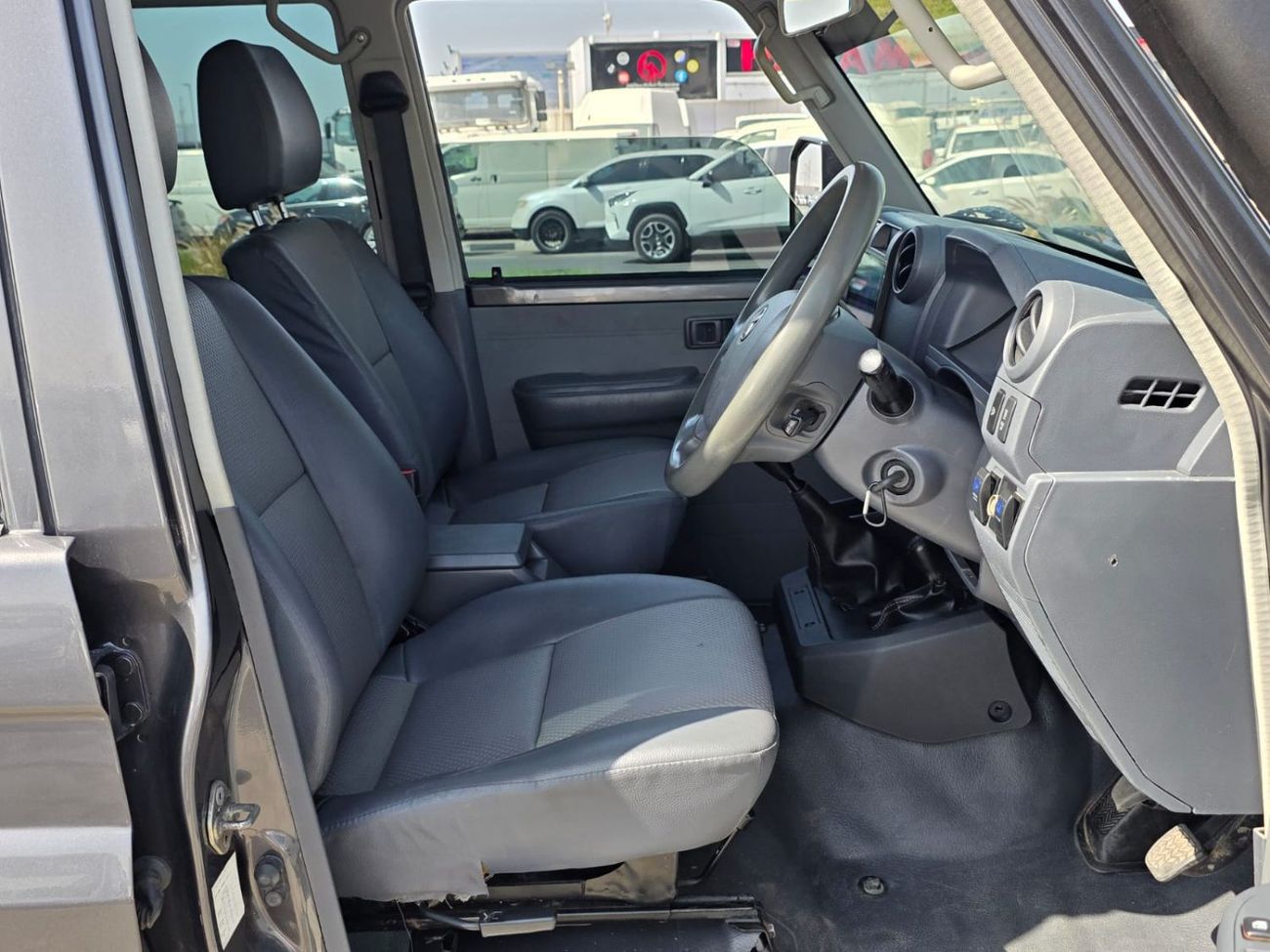 Toyota Land Cruiser 70 RIGHT HAND DRIVE ONLY FOR EXPORT 4.5 LITER 9 SEATS