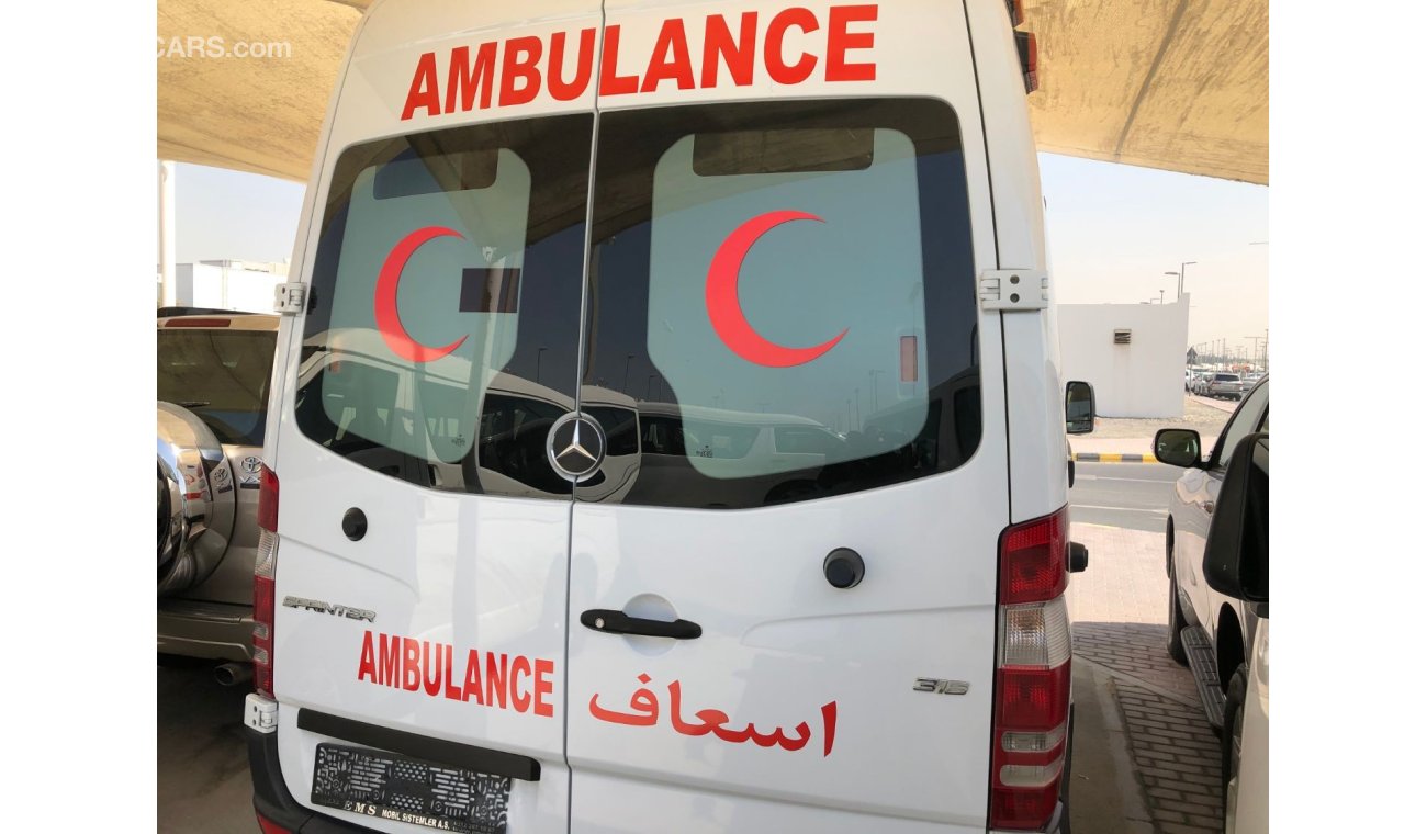 مرسيدس بنز سبرينتر Mercedes Benz Sprinter Ambulance,Model:2015. Low mileage