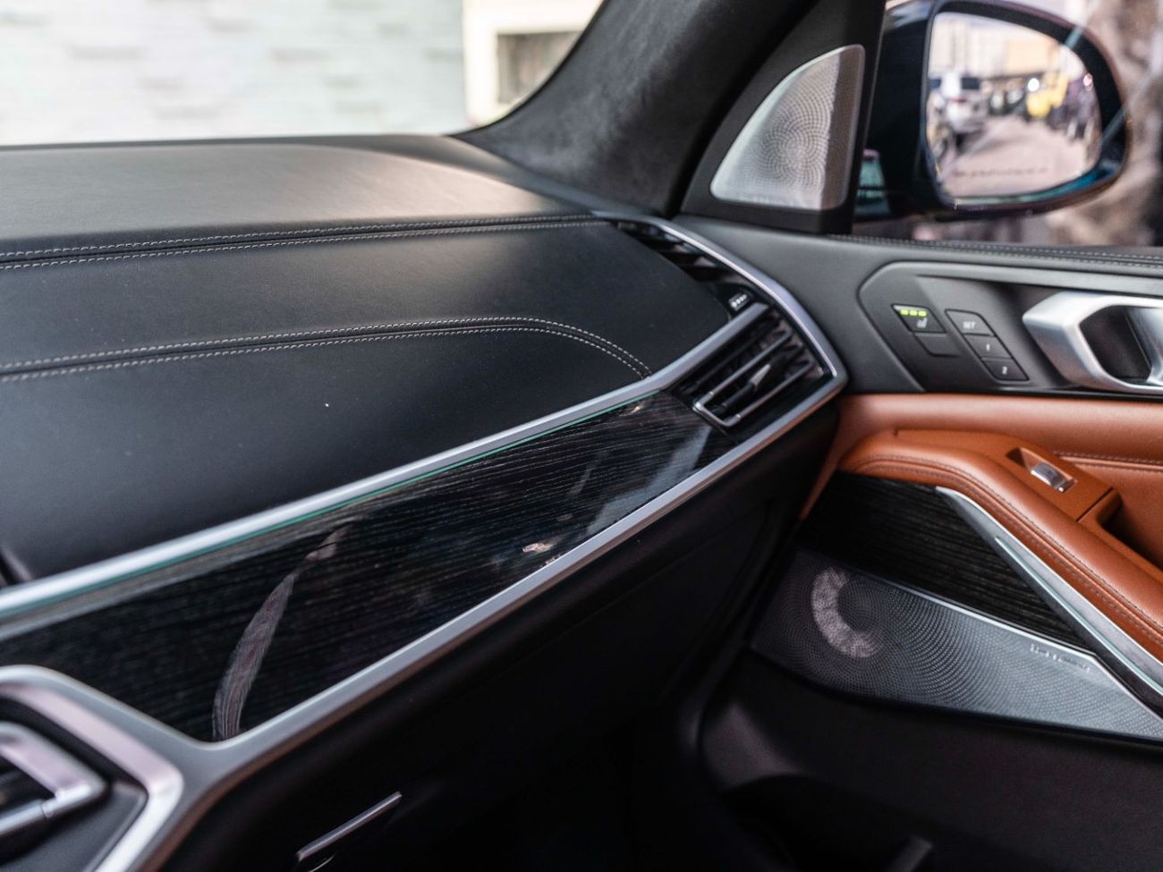 BMW X7 M50i 4.4L (523 HP)