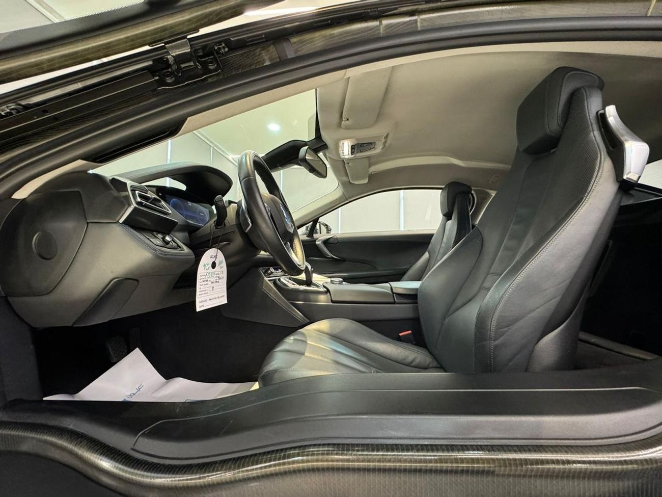 بي أم دبليو i8 ELITE BMW I8 || GCC II FULLY LOADED || ACCIDENT FREE || VERY LOW MILEAGE || F.S.H BMW