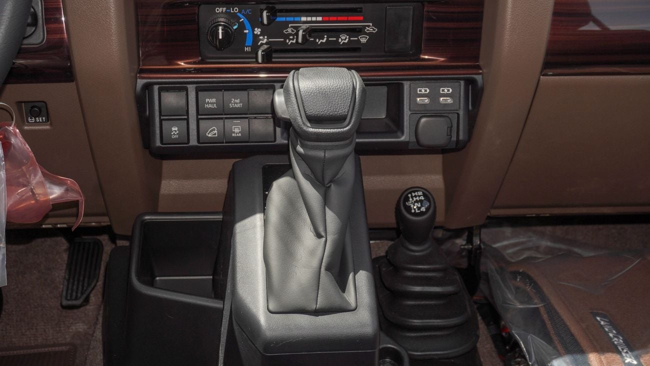 تويوتا لاند كروزر 70 LX 4.0 L V6