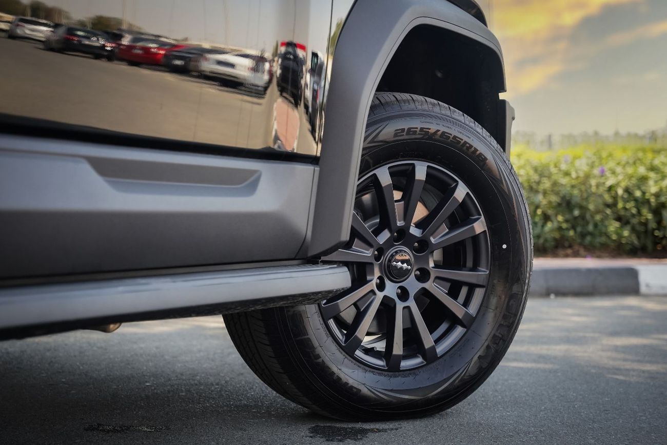 BYD Leopard 5 2025 BYD Leopard 5 Pilot Edition R18 Black in beige 0Km