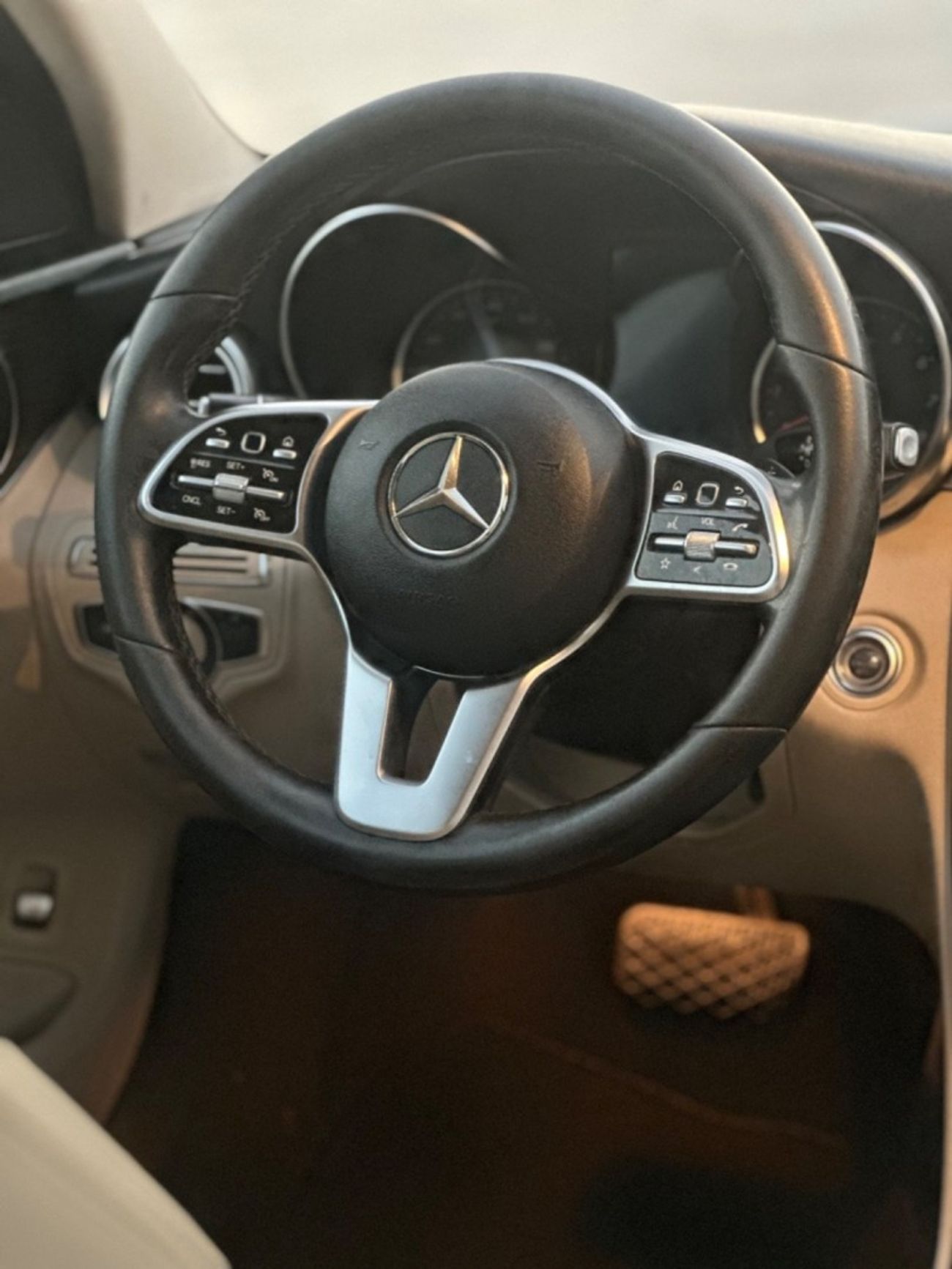 مرسيدس بنز C 300 AMG Pack 2.0L