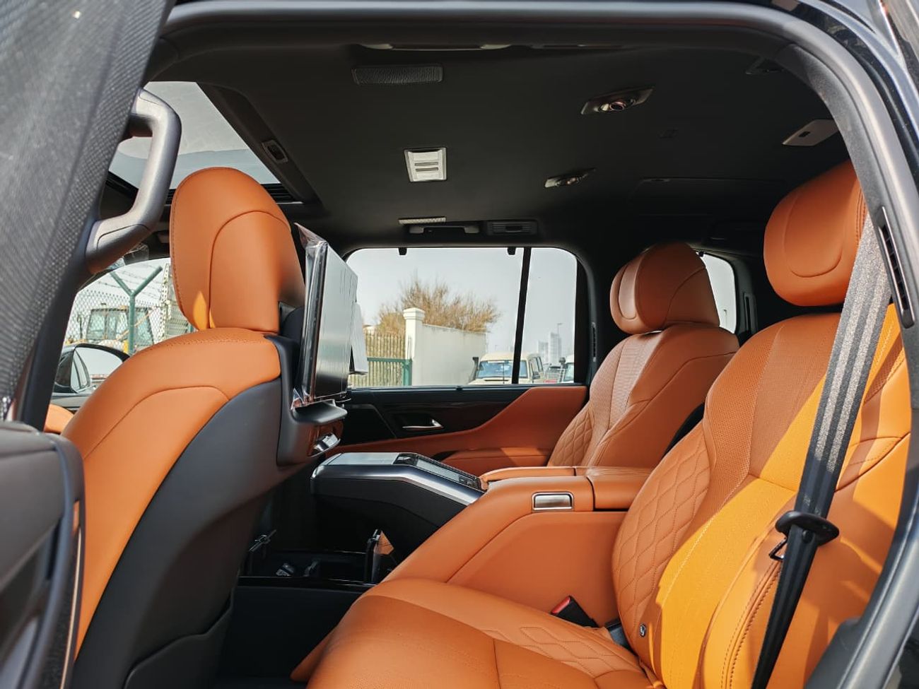 Lexus LX 700h 2026 Lexus LX700h VIP HEV (4-Seater) 3.5L V6 Twin-Turbo Hybrid A/T 4WD Export Only