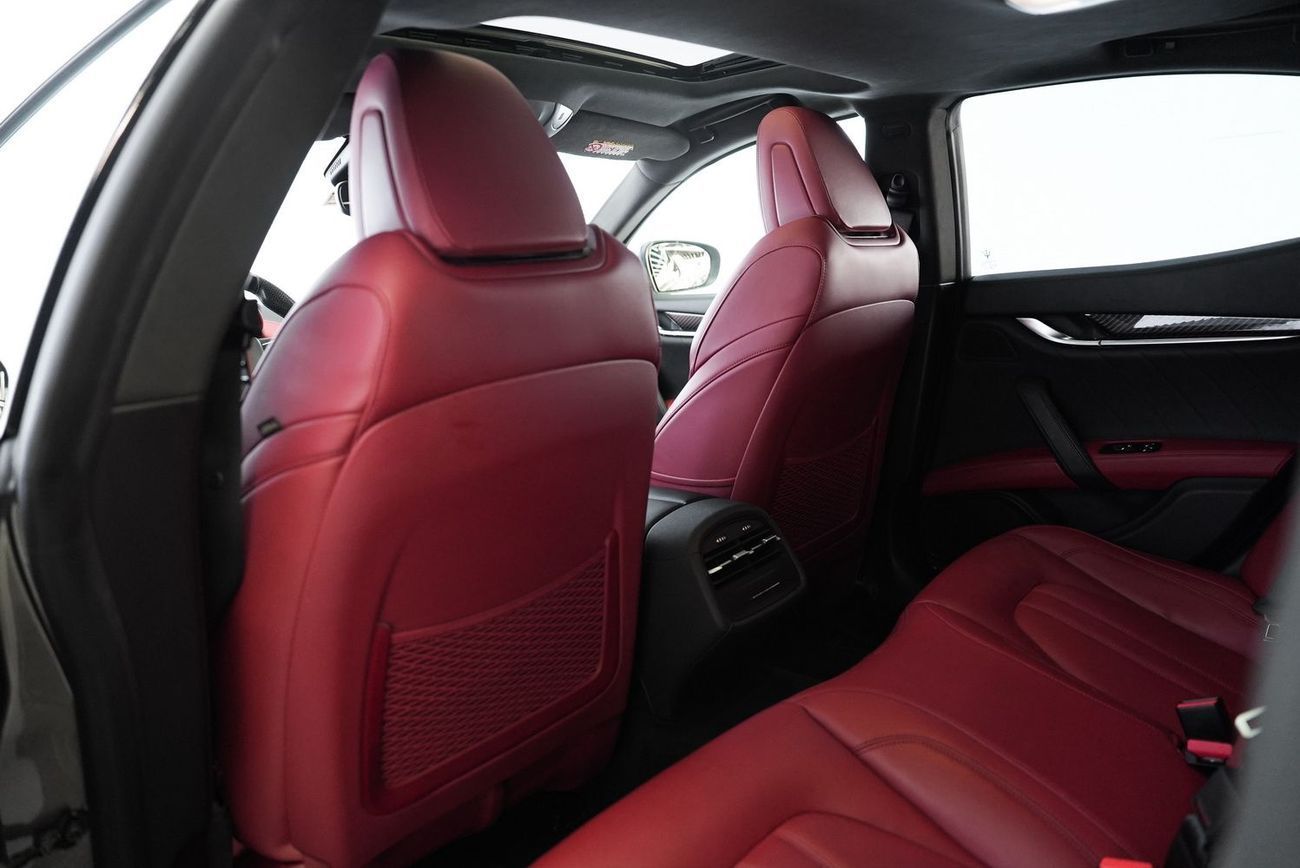 مازيراتي جيبلي Std 3.0L