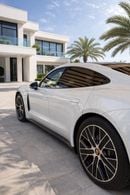 بورش تايكان Base