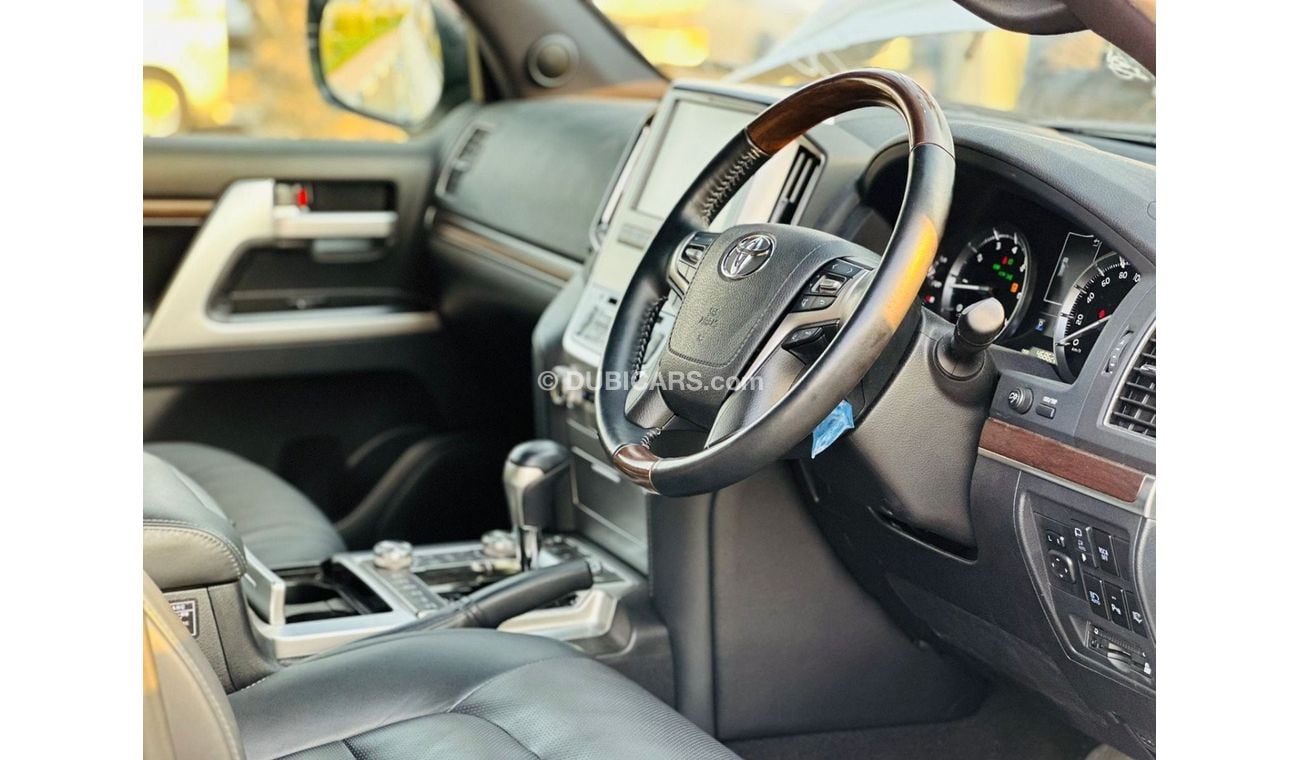 Toyota Land Cruiser Zx top of the range, Right hand drive