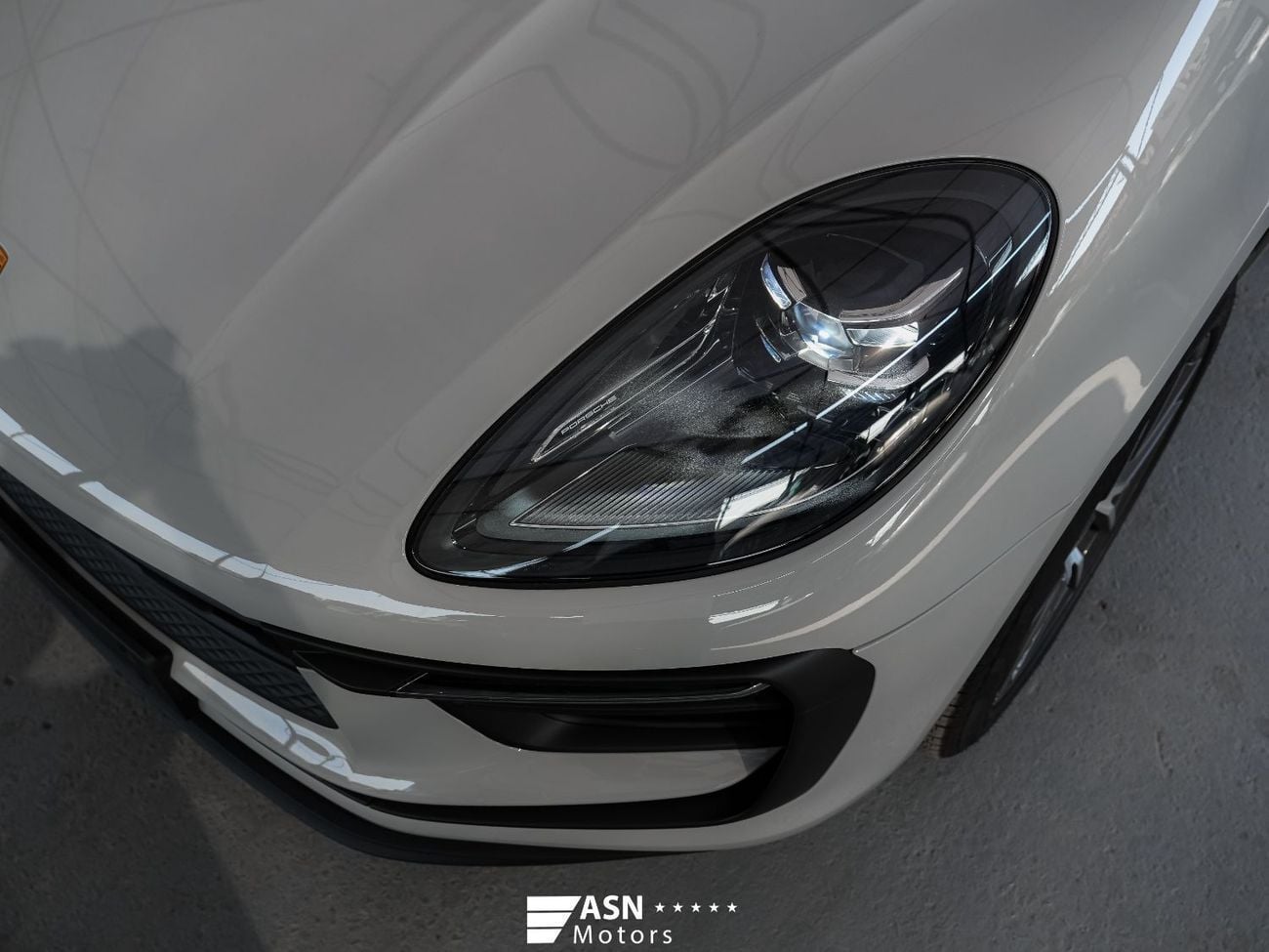 بورش ماكان PURSUING DREAMS EDITION (NON GCC) 2025 2.0 Turbo (Clearance Price)