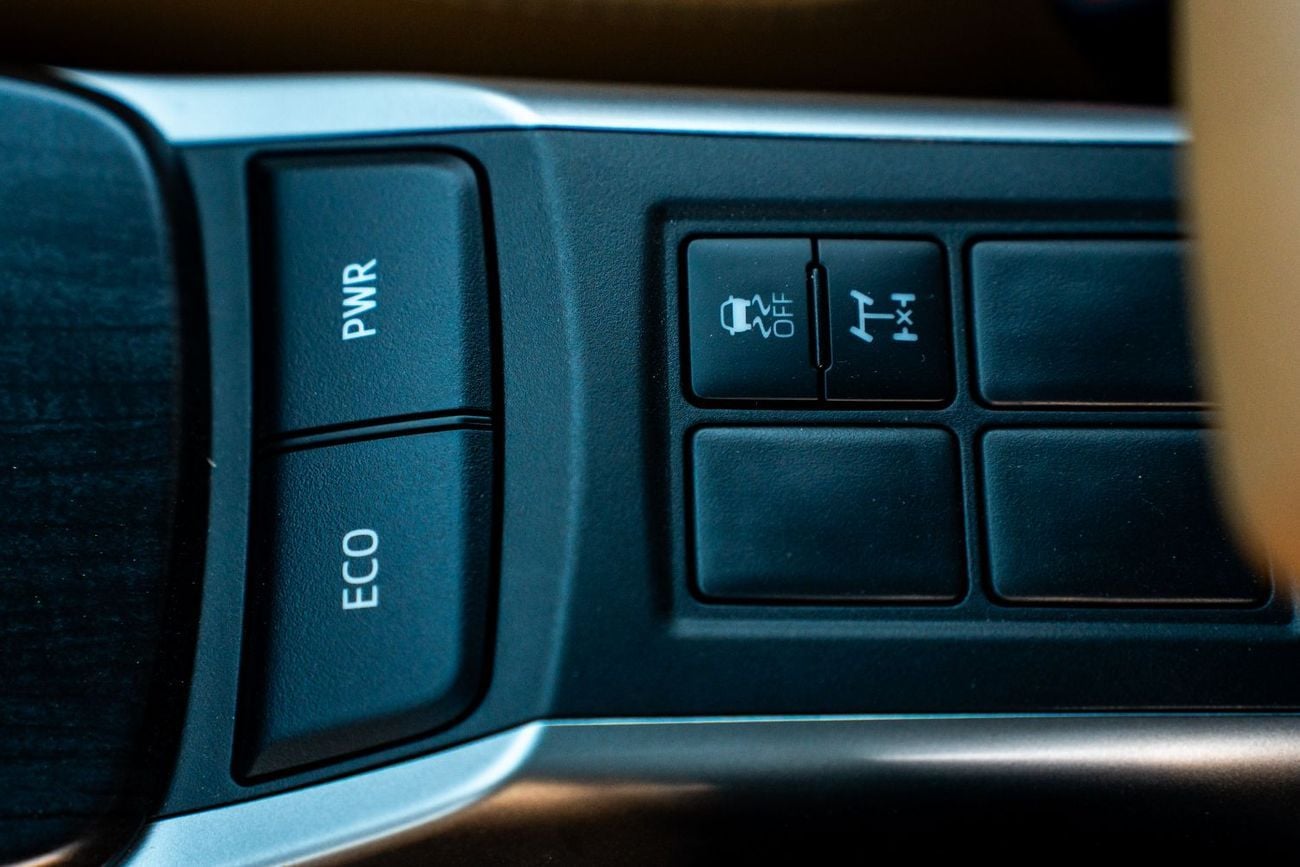 تويوتا فورتونر Toyota Fortuner 4.0L SUV 4WD 2025