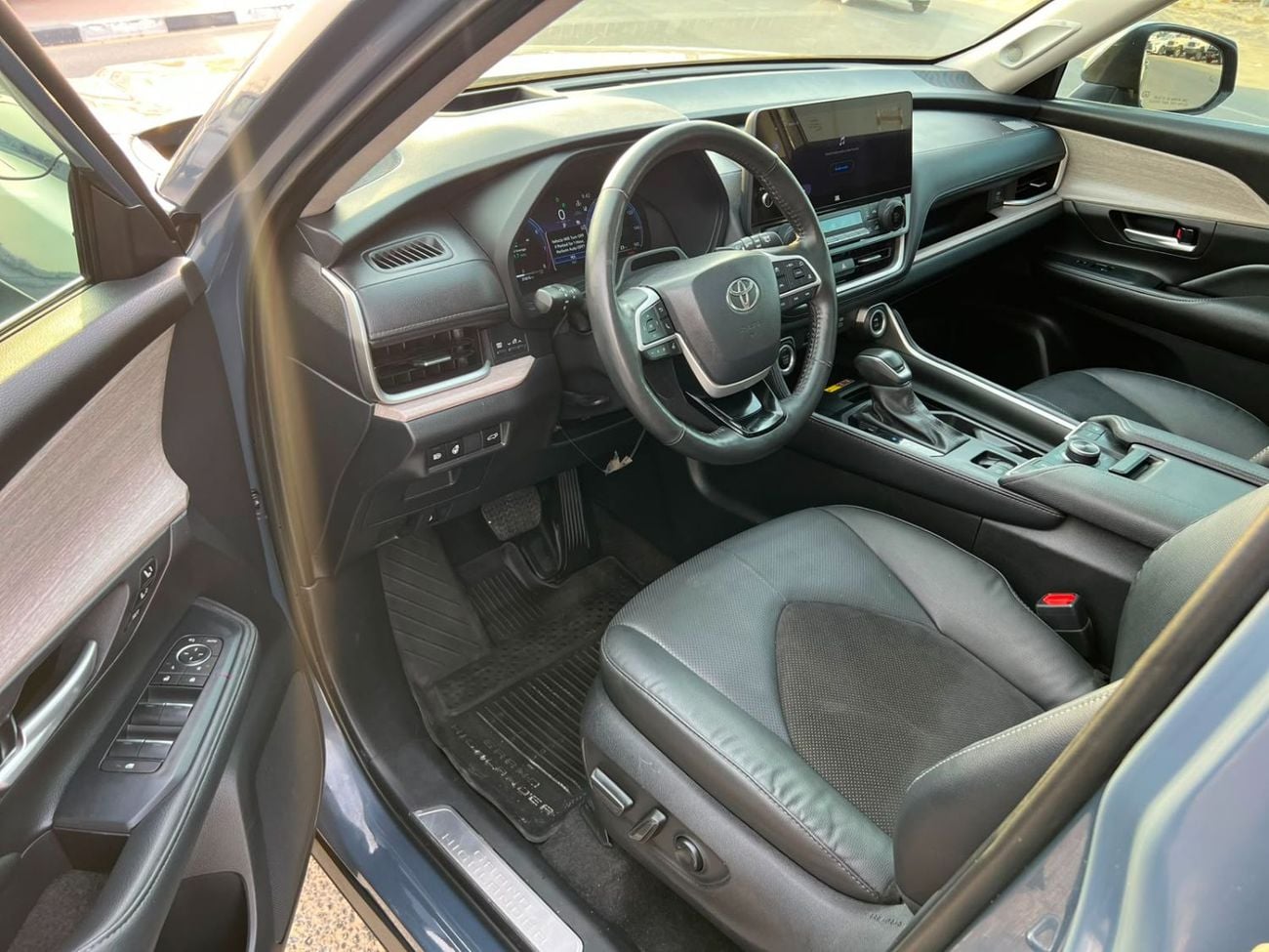 Toyota Grand Highlander  2024 Toyota Grand Highlander PLATINUM 2.4L V4 Turbo - Panoramic View - 360* 5 CAM - HUD - AWD 4x4 Fu