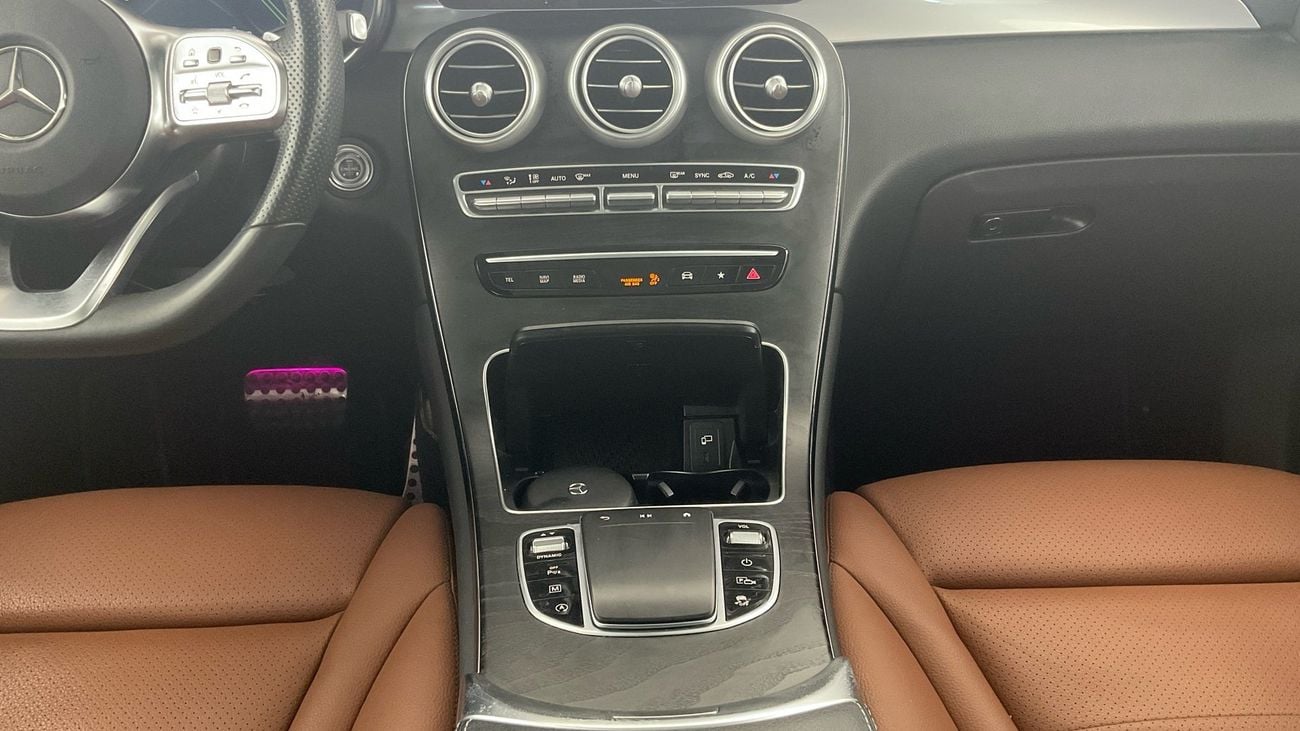 مرسيدس بنز GLC 200 Premium+ | upto AED 20,000 Ramadan Discount | شامل الضمان | 0 ﺪﻔﻋﺓ ﺃﻮﻟﻯ