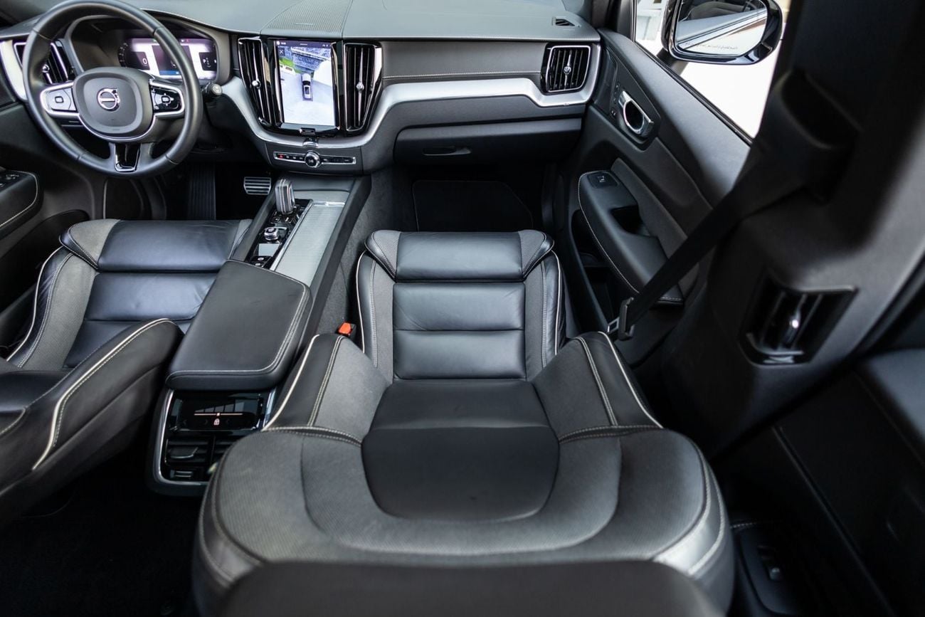 Volvo XC60 R DESIGN Volvo XC60 B5 R-Design 2022 GCC | Agency Warranty | Service Contract
