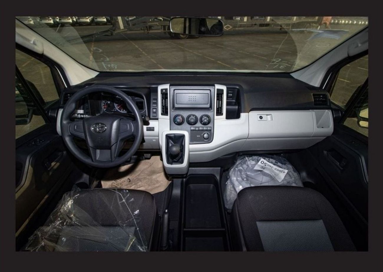 Toyota Hiace 2023 TOYOTA HIACE 2.8L 14str Diesel Manual Zero KM