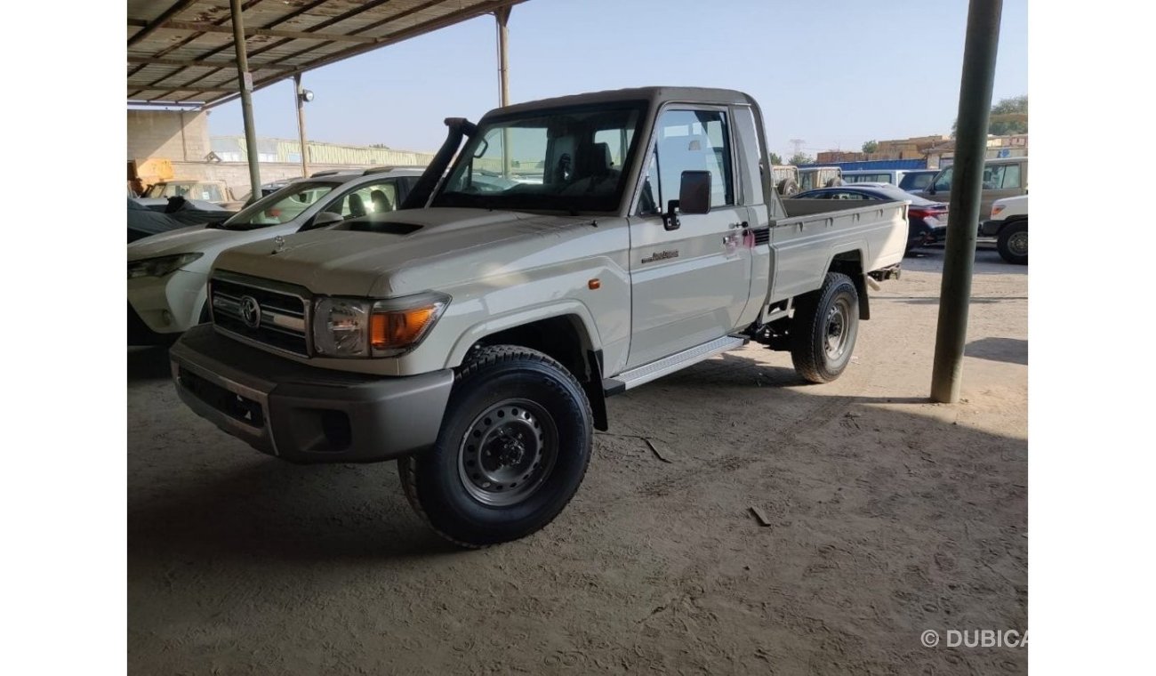 تويوتا لاند كروزر بيك آب 79 SC 4.5L V8 TURBODIESEL MT