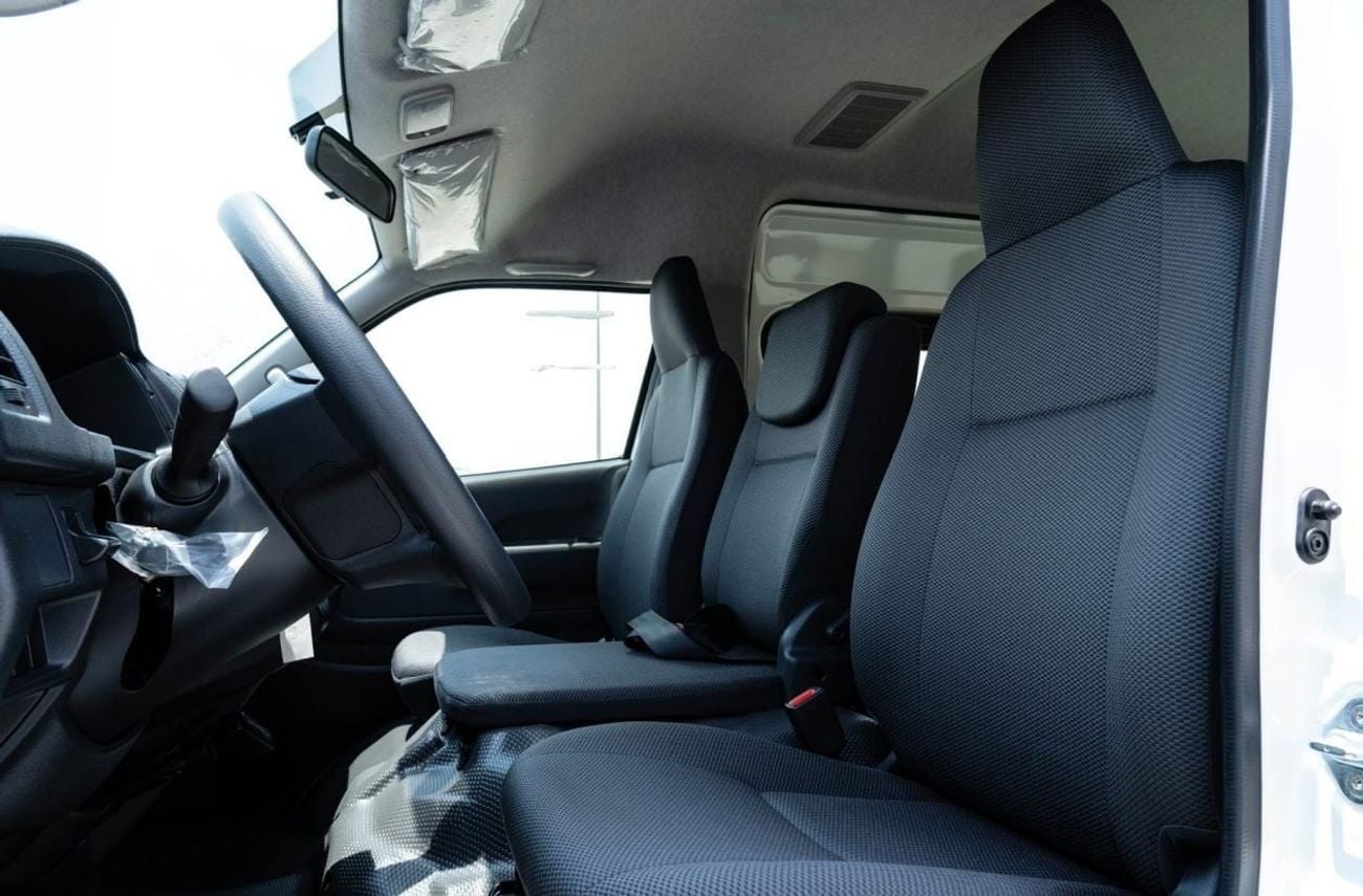 تويوتا هاياس DLS HIGH ROOF HIACE  -High Roof  3.0L M/T