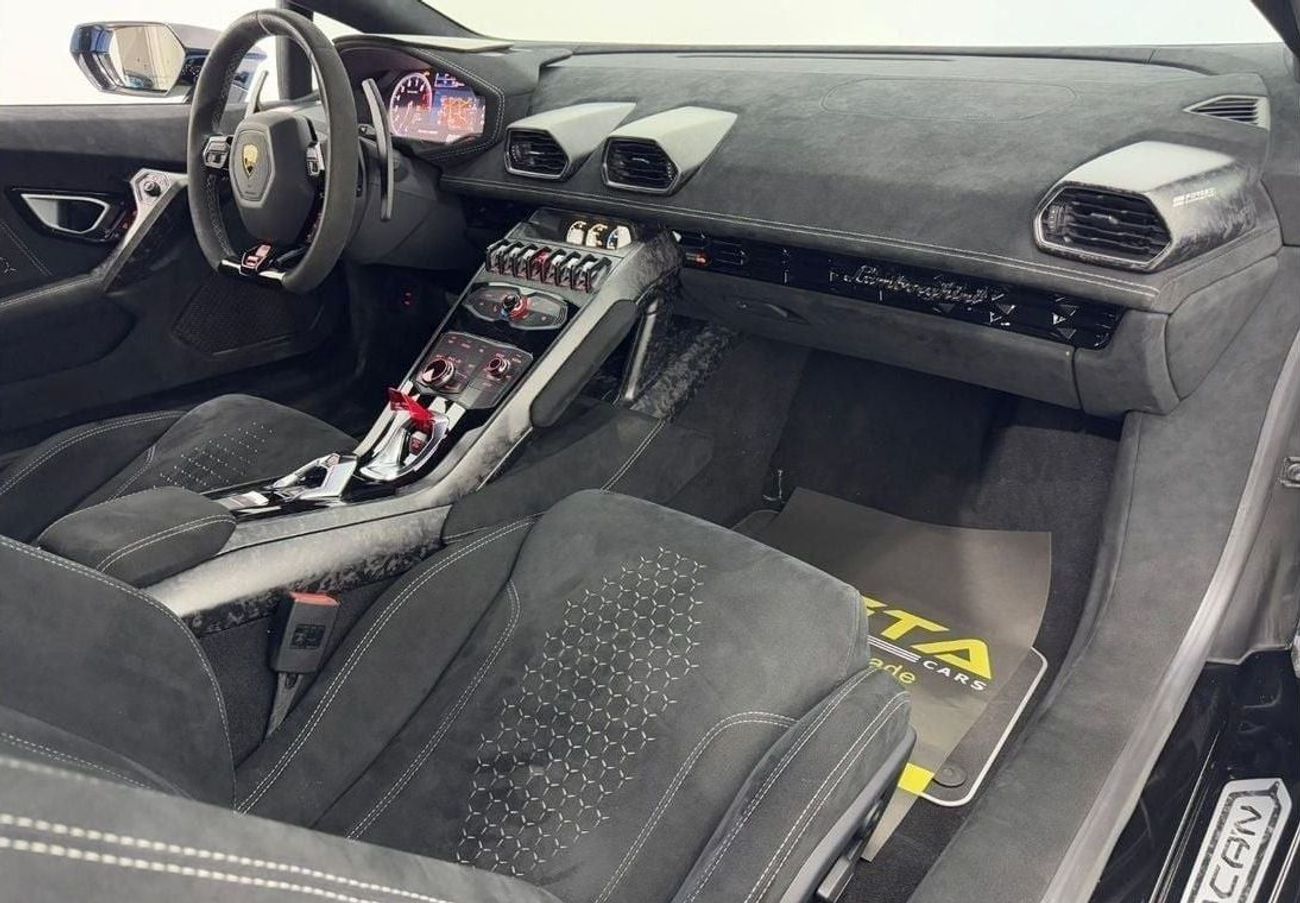 Lamborghini Huracan Performante 2018 Lamborghini Huracan Performante, Warranty, Carbon Fiber Package, Very Low Kms, GCC