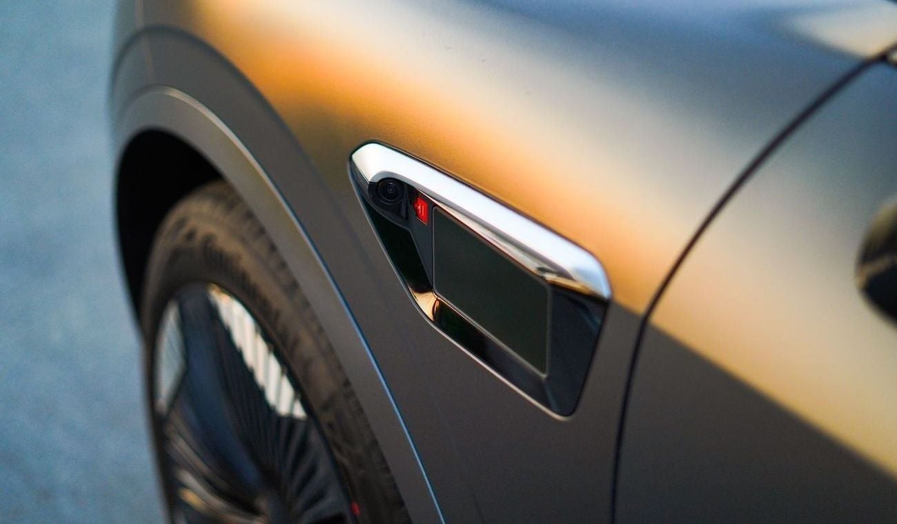 Avatr 11 2023 USED AVATR 11 AWD / 90 kWH / WLTC (580 KM) / LAW MILEAGE (20,000 KM) / WARRANTY