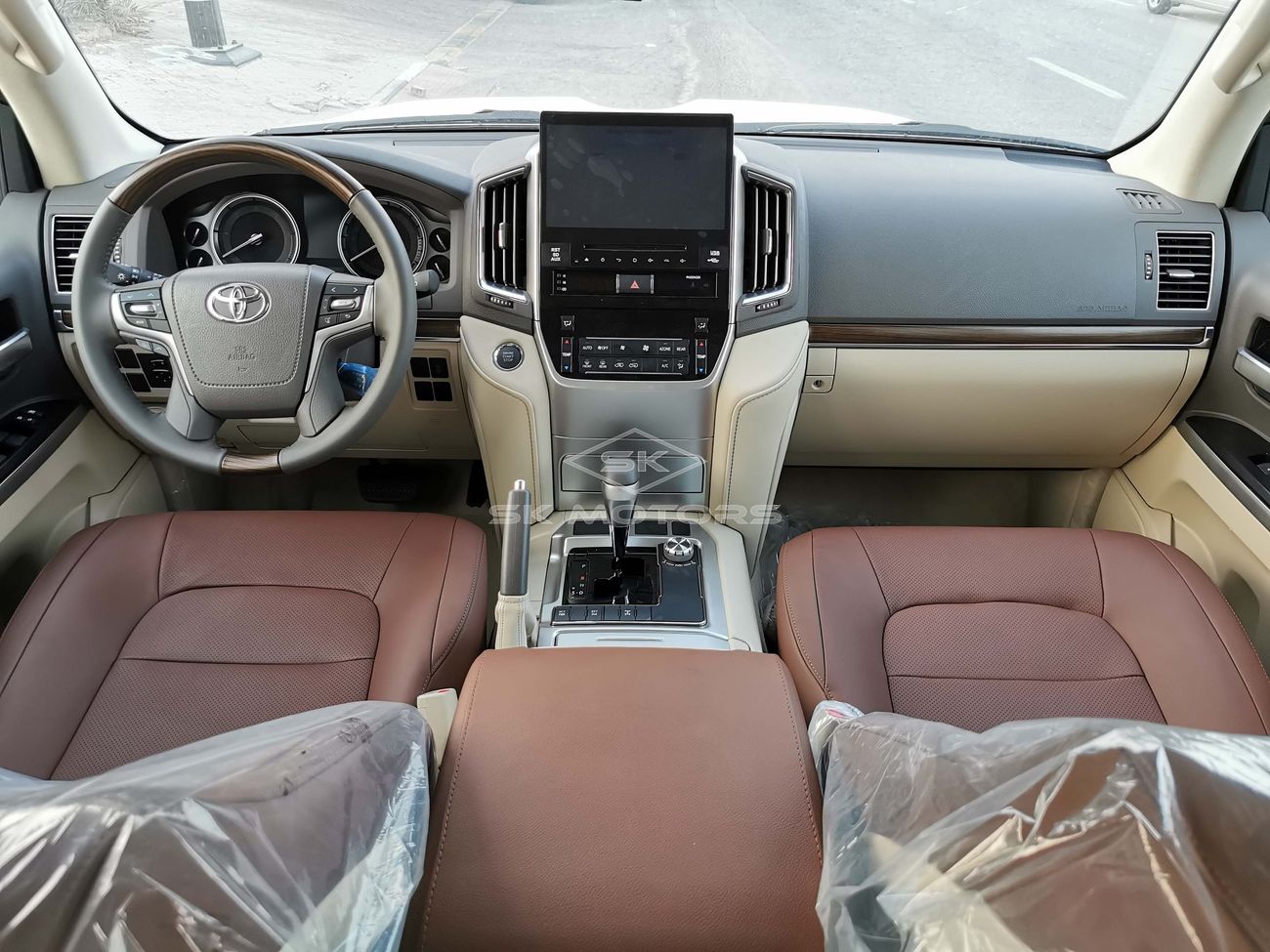 Toyota Land Cruiser 4.5L Diesel, 20" Alloy Rims, Tesla DVD 16", Parking Sensors, Sunroof, Leather Seats (CODE # VX04)