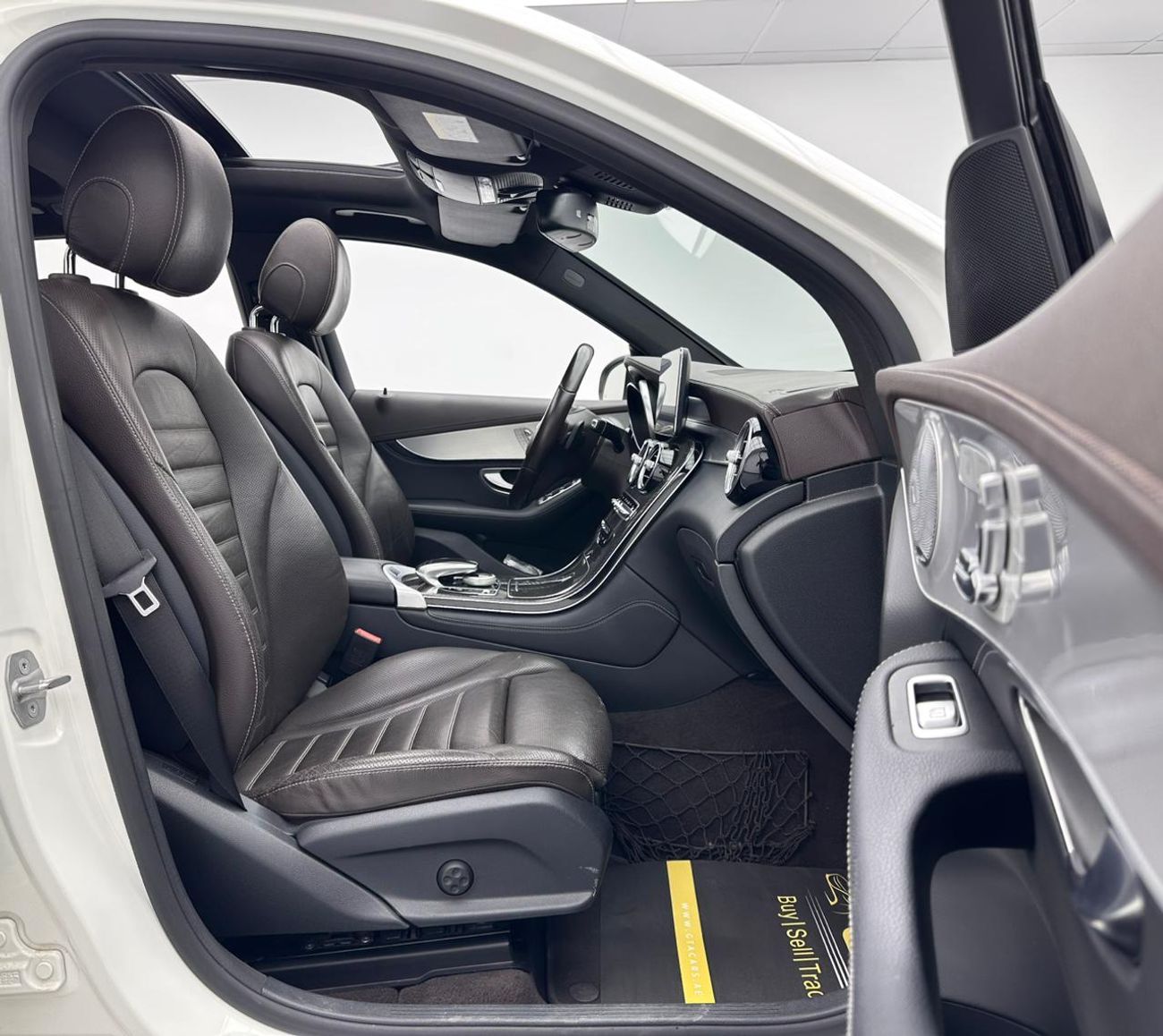 Mercedes-Benz GLC 43 AMG 4MATIC 3.0L 2017 Mercedes-Benz GLC 43 AMG 4Matic, Full Service History, Excellent Condition, GCC