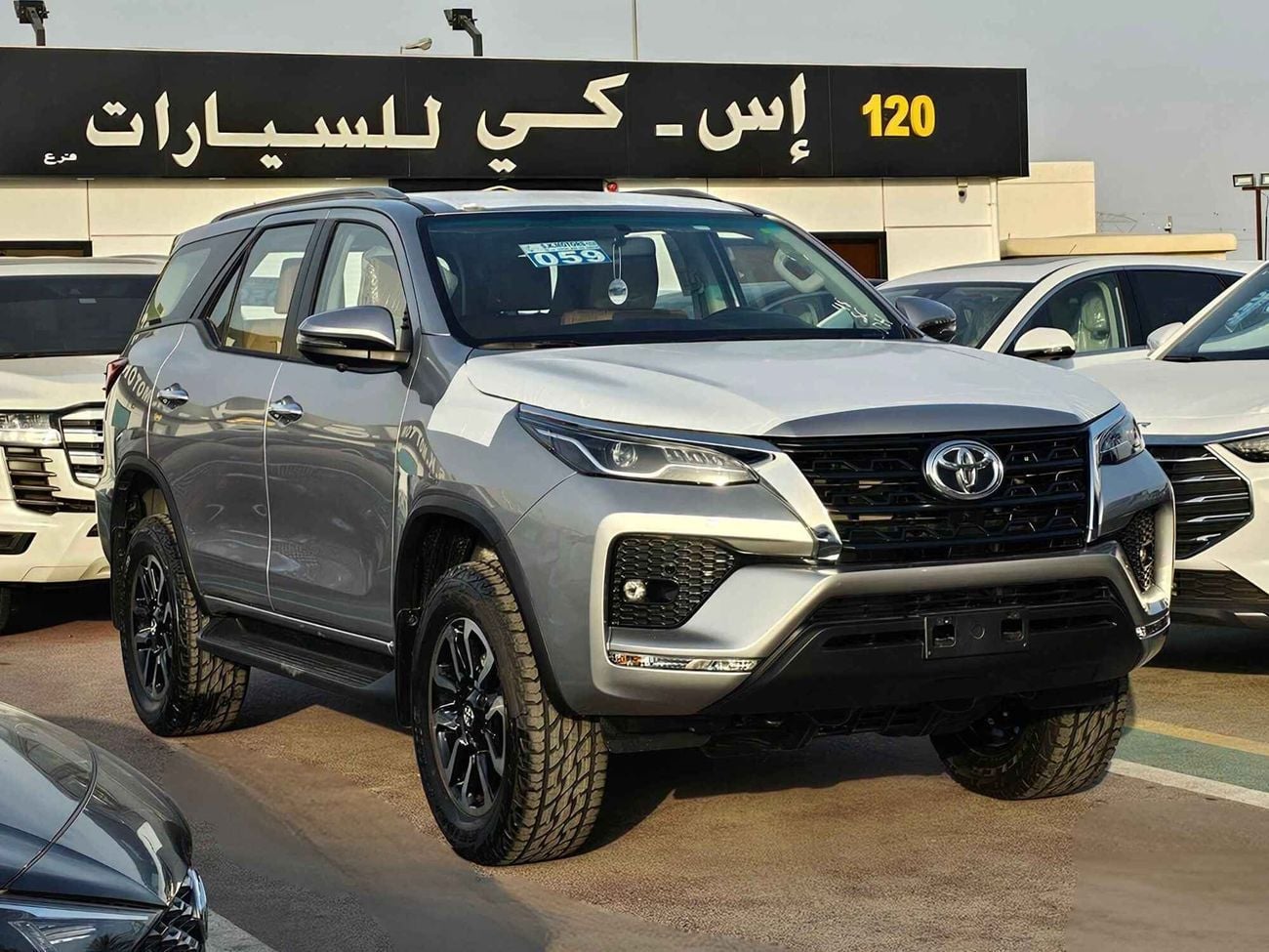 تويوتا فورتونر 4.0L V6 PETROL / 8 SCREEN + CAMERA / REMOTE KEY / REAR A/C (CODE # FP40VXB)