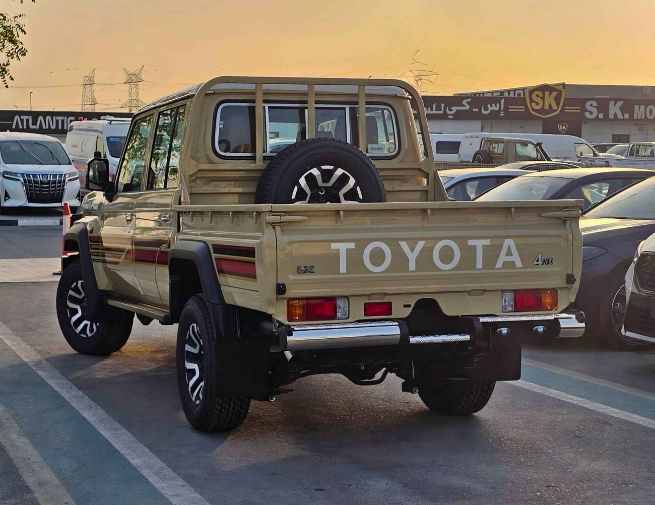 Toyota Land Cruiser Pick Up LC79 LX-Z1 / DOUBLE CABIN / 2.8L V4 DIESEL A/T / DVD CAMERA / WINCH , SNORKEL / DIFF LOCK (CODE # LC