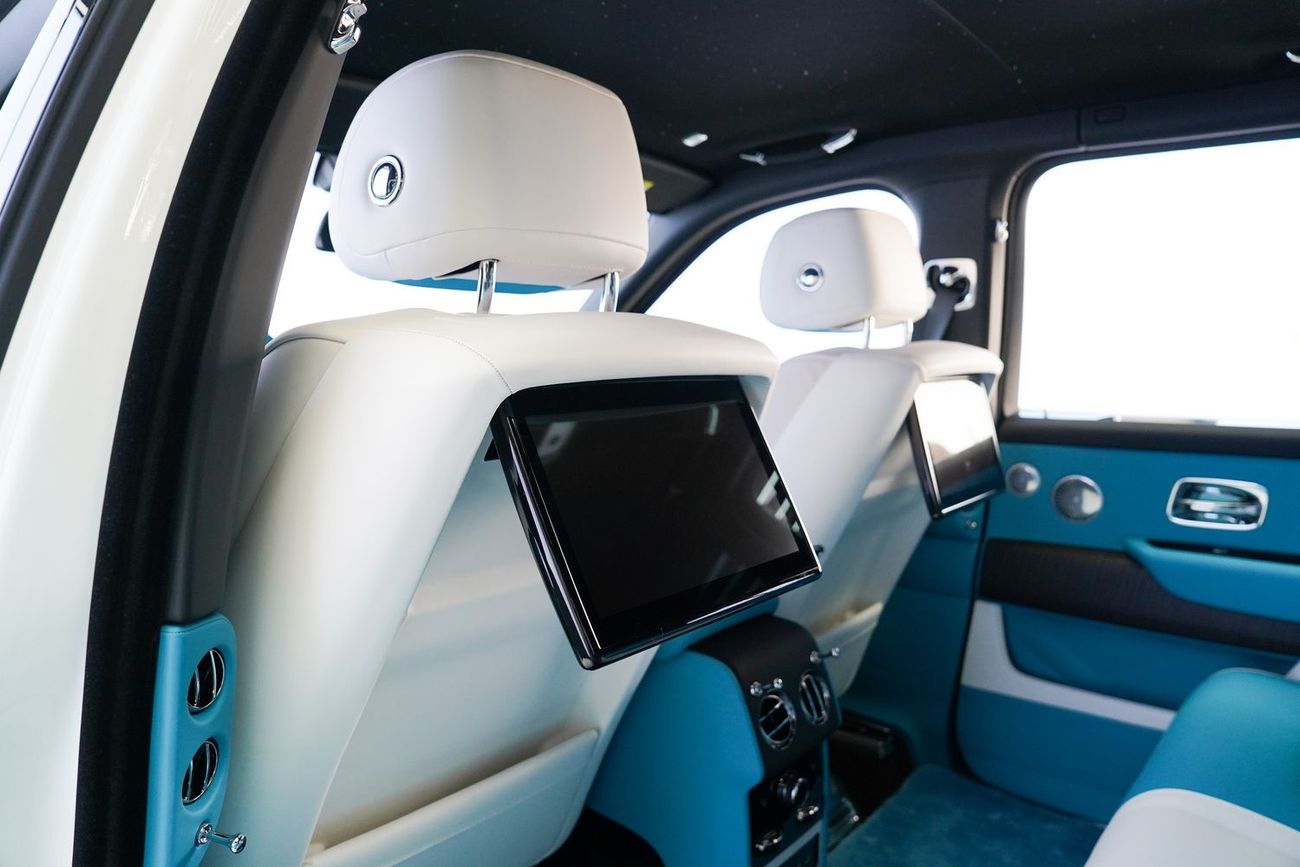 Rolls-Royce Cullinan SILVER BADGE