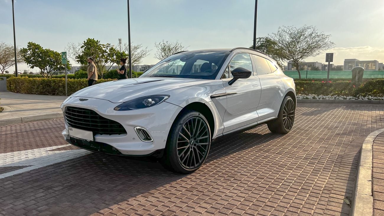 أستون مارتن DBX