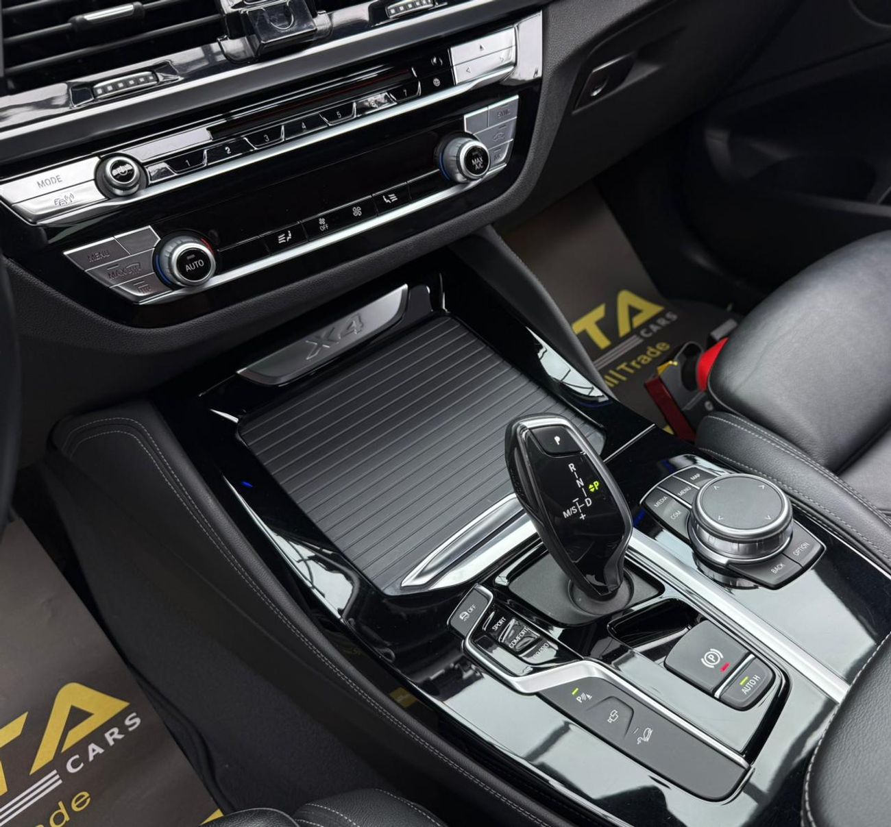 بي أم دبليو X4 xDrive 30i 2.0L 2019 BMW X4 30i xDrive ,BMW Service Contract+ Full Service History ,GCC