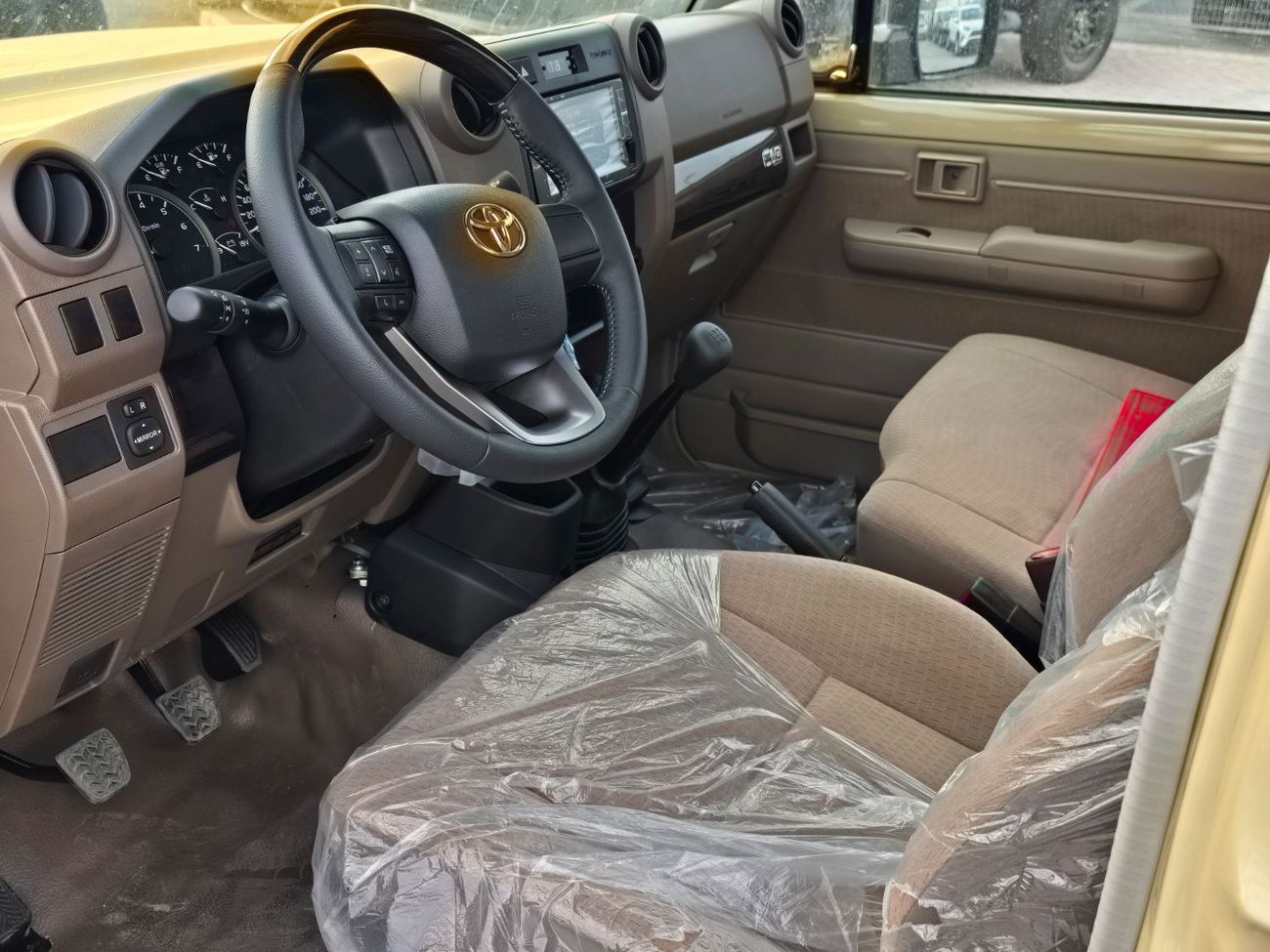 تويوتا لاند كروزر بيك آب MANUAL TRANSMISSION 4.0 PETROL DUAL FUEL TANKS 4.0 PETROL QUANTITIES AVAILABLE