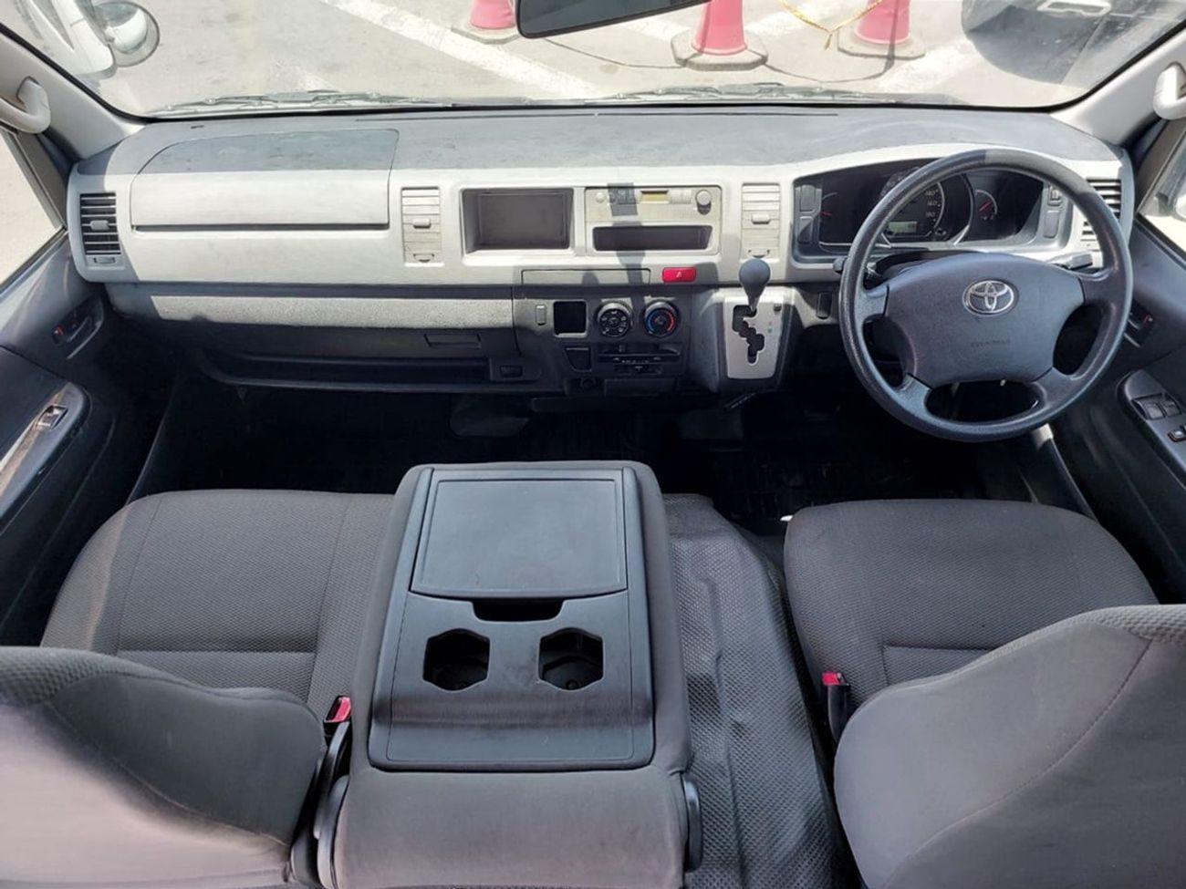 Toyota Hiace TOYOTA HIACE COMMUTER VAN RHD 2011 MODEL 3.0 L DIESEL AUTOMATIC(PM08585)